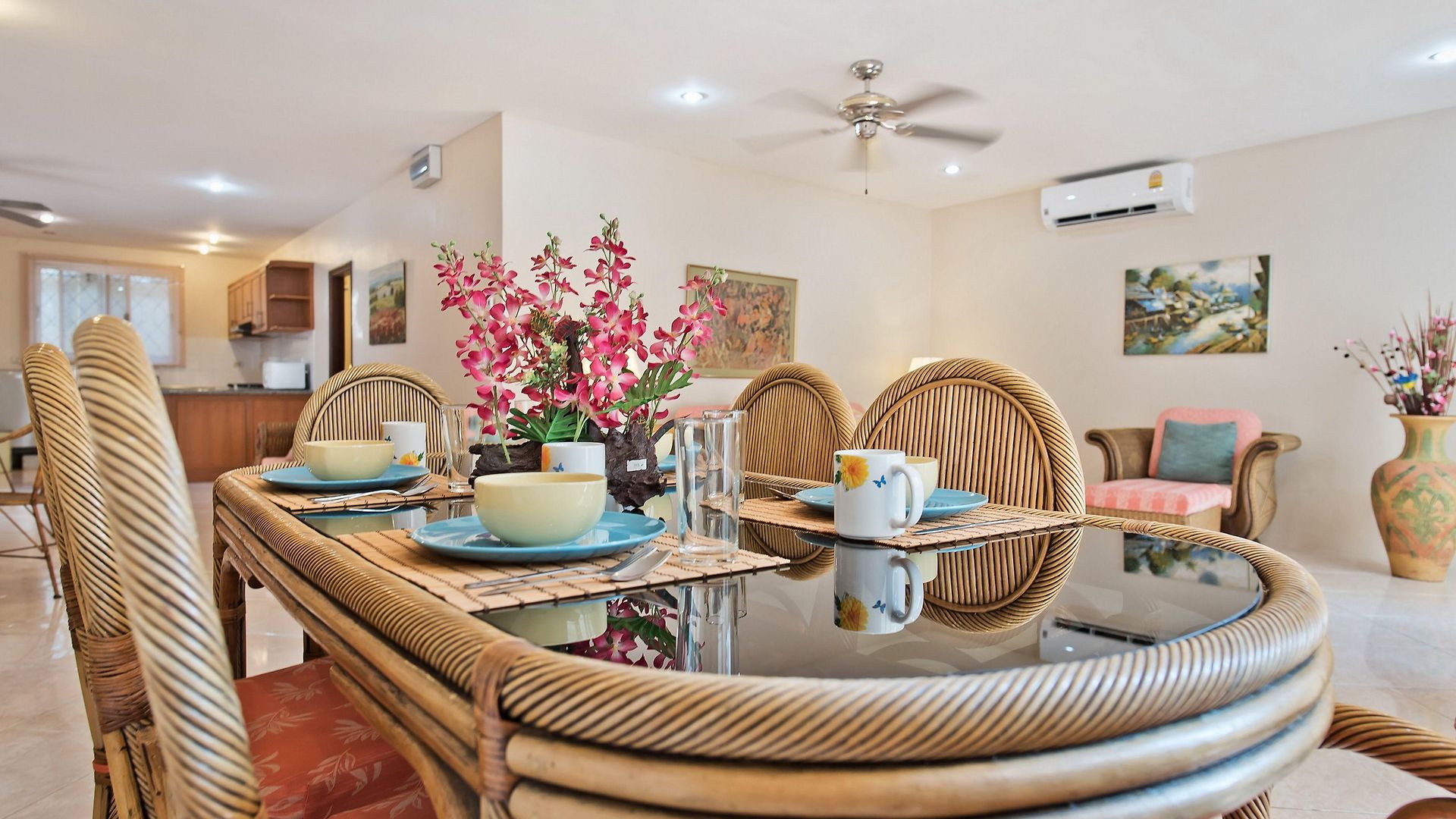 อพาร์ตโฮเทล Butterfly Garden Boutique Residences Apts And Villas, A Lifestyle Destination Ex Lg 1-3 Bedroom Units , Full Kitchen, 2 Full Bathrooms, Rain Shower, Bath, Free Bbq, Free Fast Fiber Optic Wifi, Staff 24-7