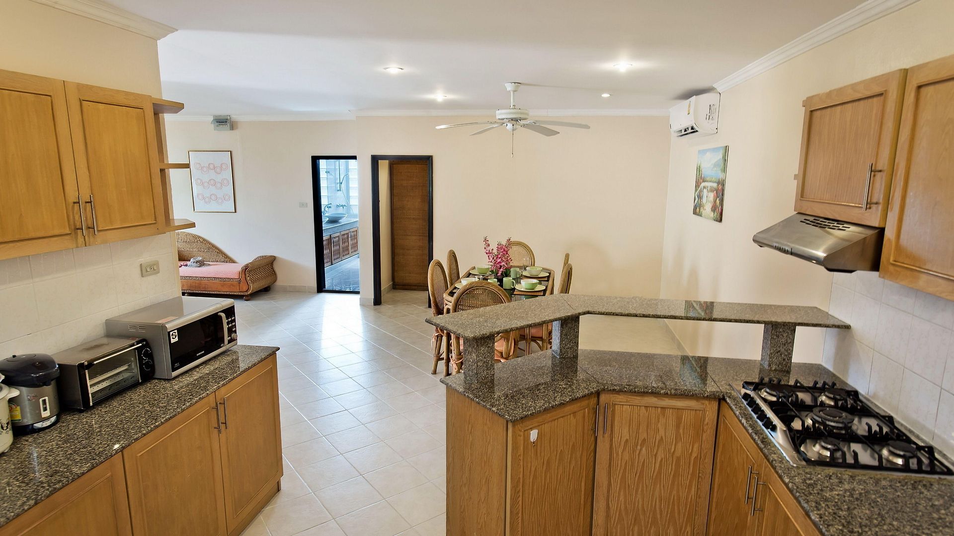 Butterfly Garden Boutique Residences Apts And Villas, A Lifestyle Destination Ex Lg 1-3 Bedroom Units , Full Kitchen, 2 Full Bathrooms, Rain Shower, Bath, Free Bbq, Free Fast Fiber Optic Wifi, Staff 24-7 Pattaya