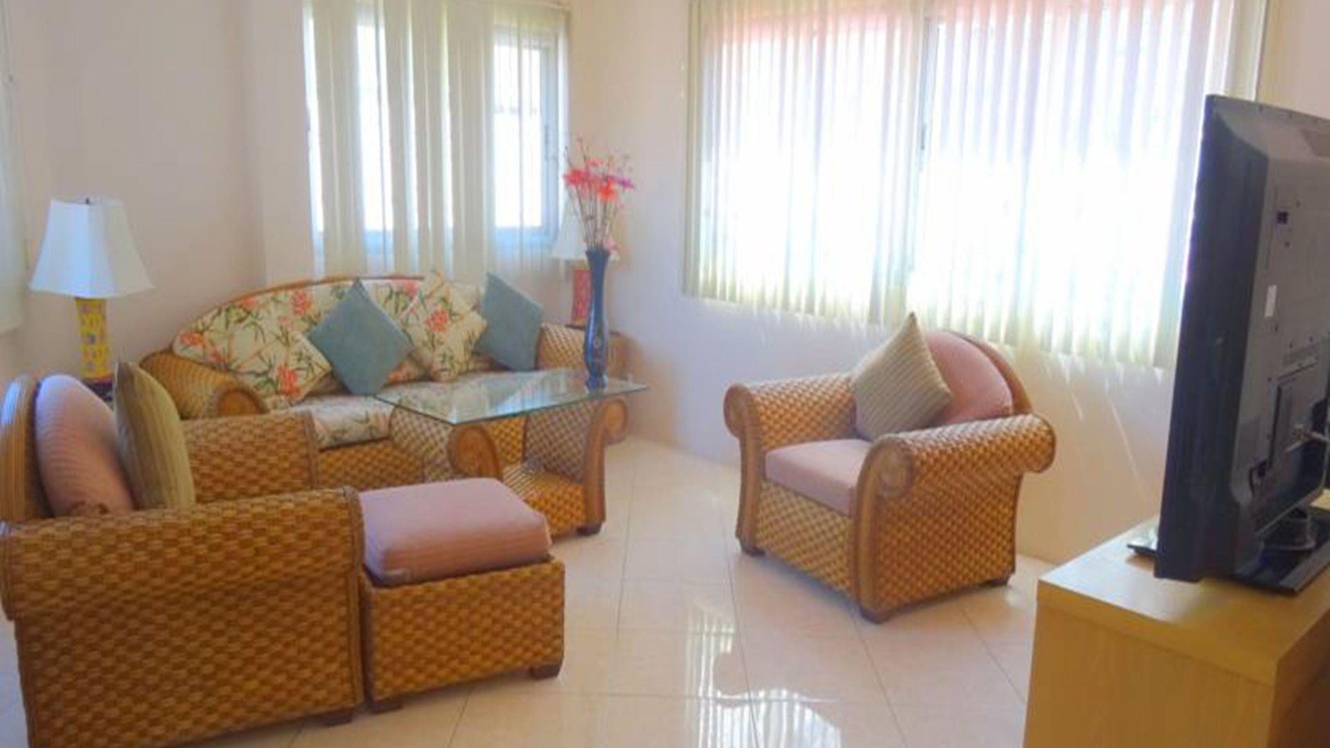 อพาร์ตโฮเทล Butterfly Garden Boutique Residences Apts And Villas, A Lifestyle Destination Ex Lg 1-3 Bedroom Units , Full Kitchen, 2 Full Bathrooms, Rain Shower, Bath, Free Bbq, Free Fast Fiber Optic Wifi, Staff 24-7 3*