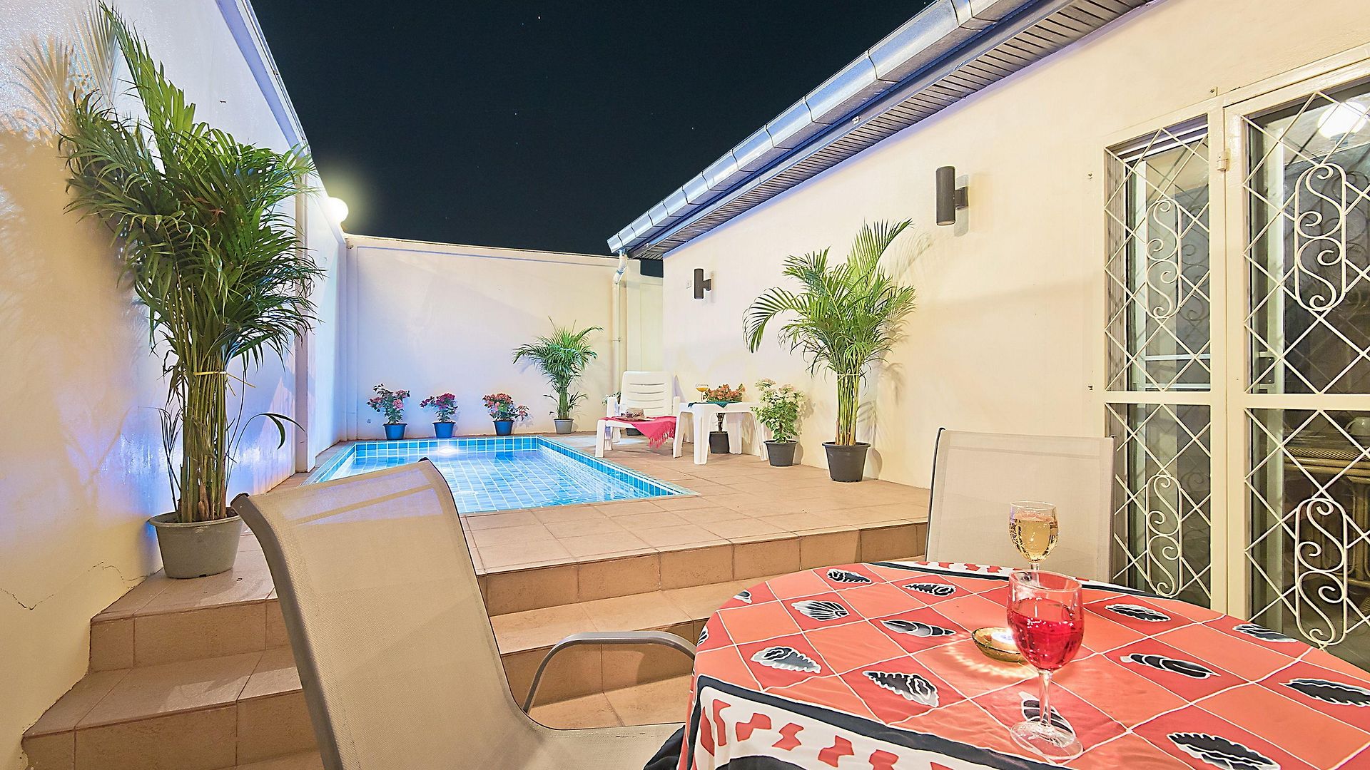 อพาร์ตโฮเทล Butterfly Garden Boutique Residences Apts And Villas, A Lifestyle Destination Ex Lg 1-3 Bedroom Units , Full Kitchen, 2 Full Bathrooms, Rain Shower, Bath, Free Bbq, Free Fast Fiber Optic Wifi, Staff 24-7 3*