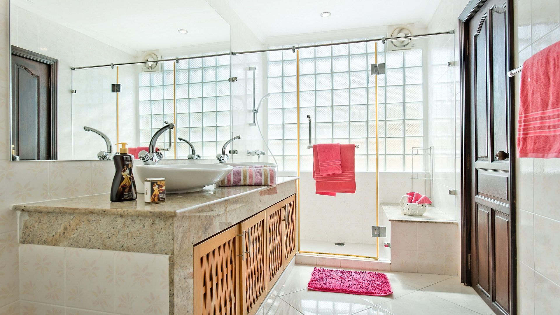 Butterfly Garden Boutique Residences Apts And Villas, A Lifestyle Destination Ex Lg 1-3 Bedroom Units , Full Kitchen, 2 Full Bathrooms, Rain Shower, Bath, Free Bbq, Free Fast Fiber Optic Wifi, Staff 24-7 3*