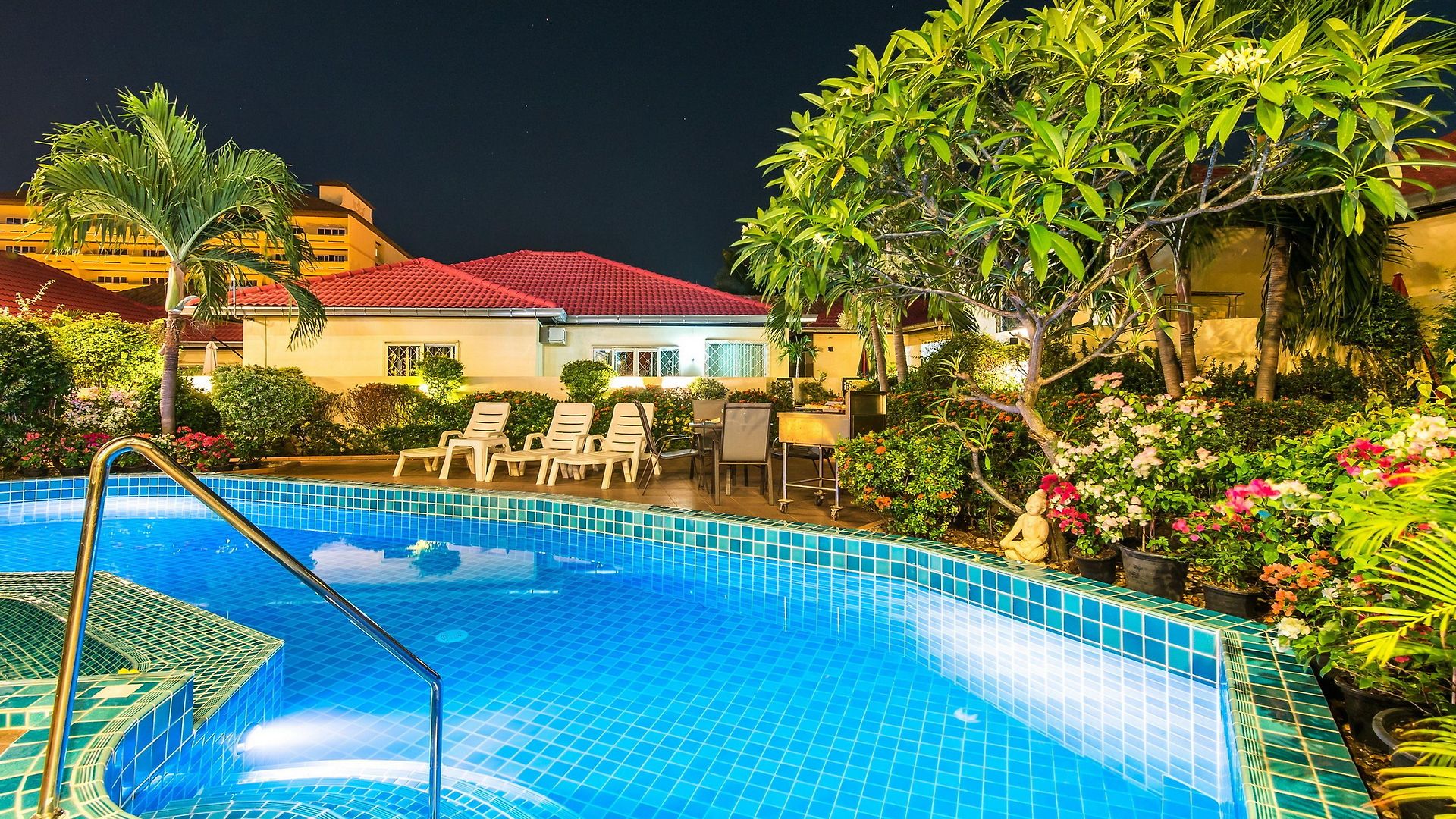 Butterfly Garden Boutique Residences Apts And Villas, A Lifestyle Destination Ex Lg 1-3 Bedroom Units , Full Kitchen, 2 Full Bathrooms, Rain Shower, Bath, Free Bbq, Free Fast Fiber Optic Wifi, Staff 24-7 อพาร์ตโฮเทล Pattaya