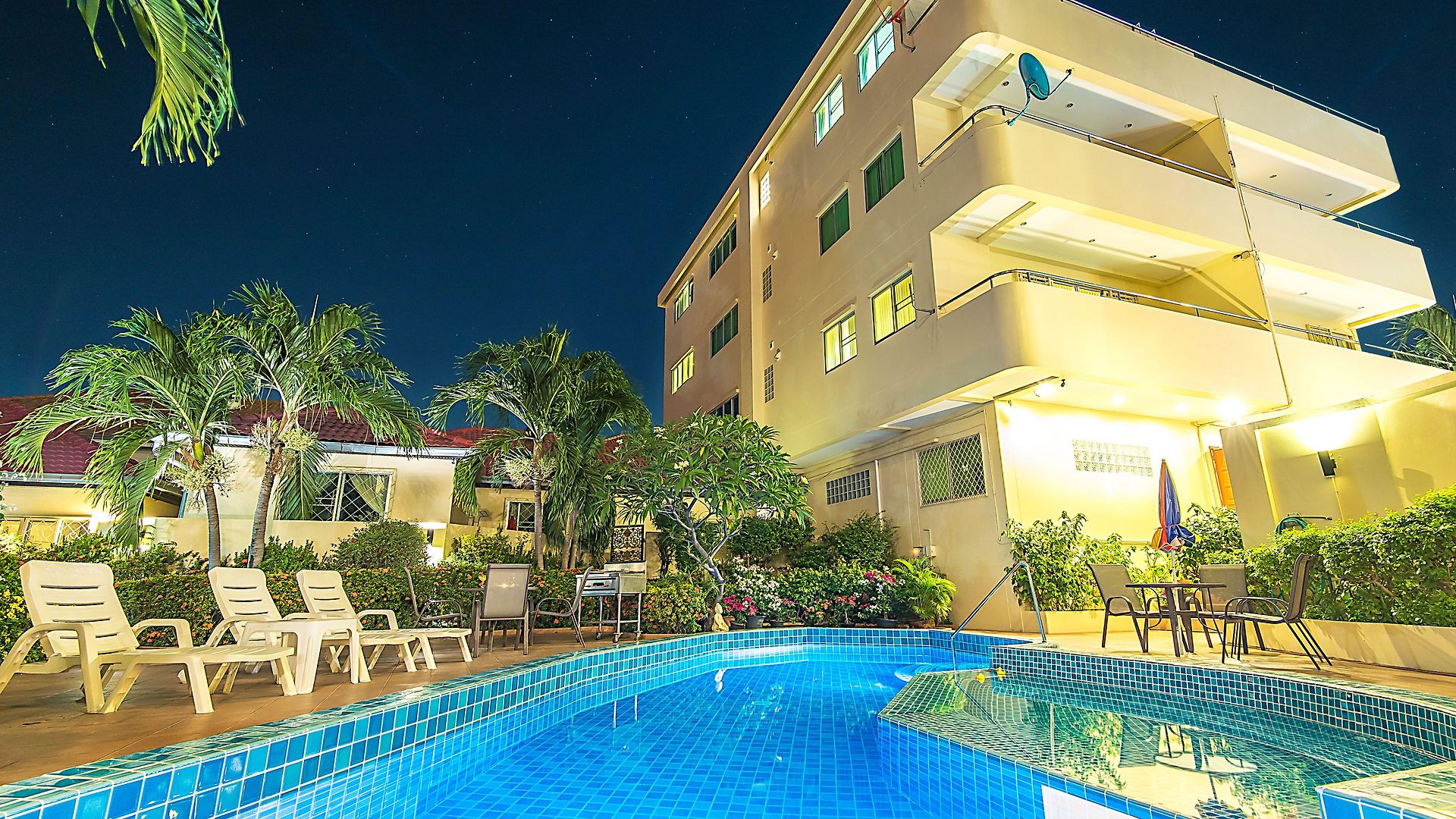 Butterfly Garden Boutique Residences Apts And Villas, A Lifestyle Destination Ex Lg 1-3 Bedroom Units , Full Kitchen, 2 Full Bathrooms, Rain Shower, Bath, Free Bbq, Free Fast Fiber Optic Wifi, Staff 24-7 อพาร์ตโฮเทล Pattaya