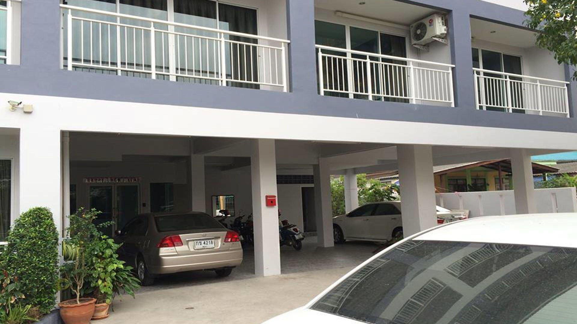 โรงแรม โอโย 75389 แพนโดร่า เฮาส์ 2*