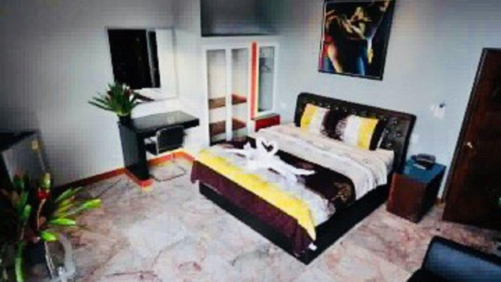 Koenig Mansion โรงแรม