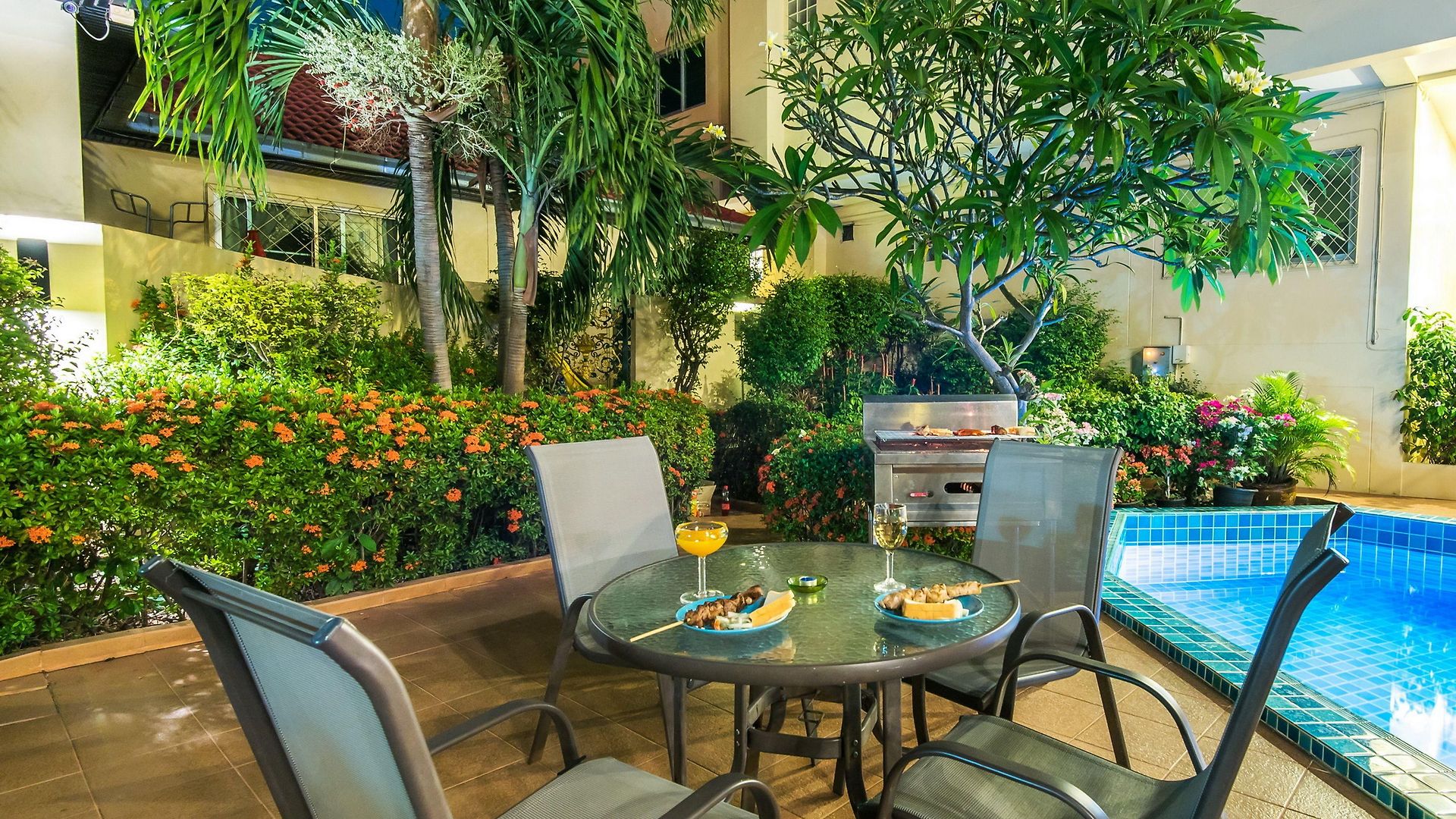 อพาร์ตโฮเทล Butterfly Garden Boutique Residences Apts And Villas, A Lifestyle Destination Ex Lg 1-3 Bedroom Units , Full Kitchen, 2 Full Bathrooms, Rain Shower, Bath, Free Bbq, Free Fast Fiber Optic Wifi, Staff 24-7 Pattaya