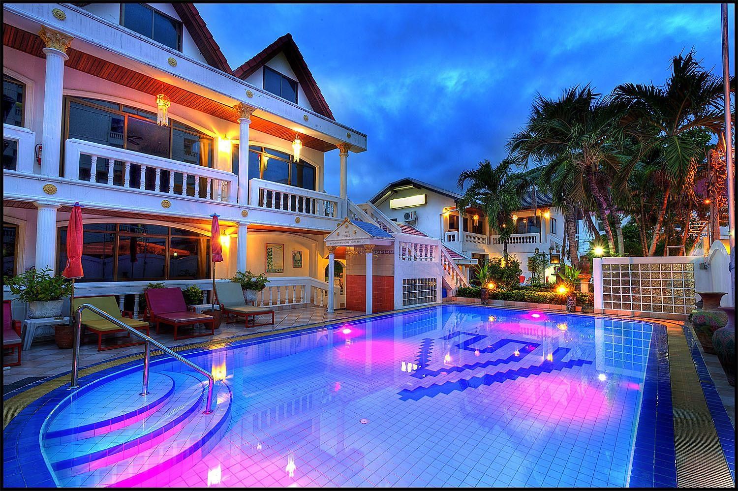 Oranje Hotel 3*