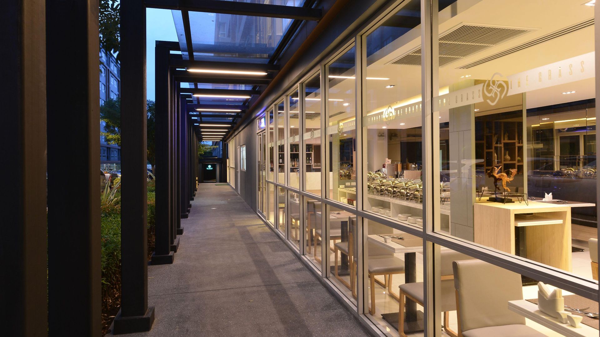 โรงแรม The Grass Serviced 4*