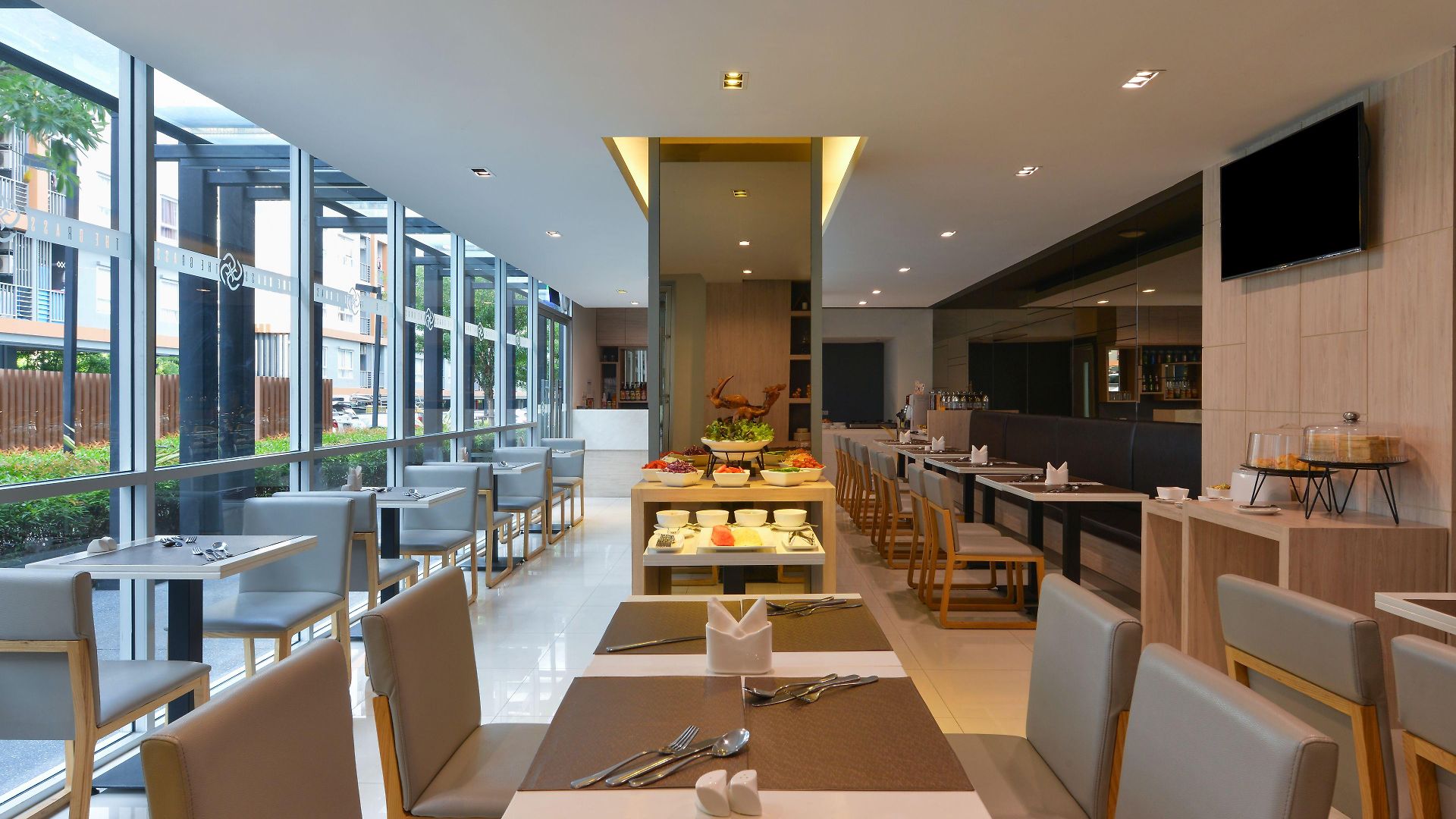 โรงแรม The Grass Serviced 4*