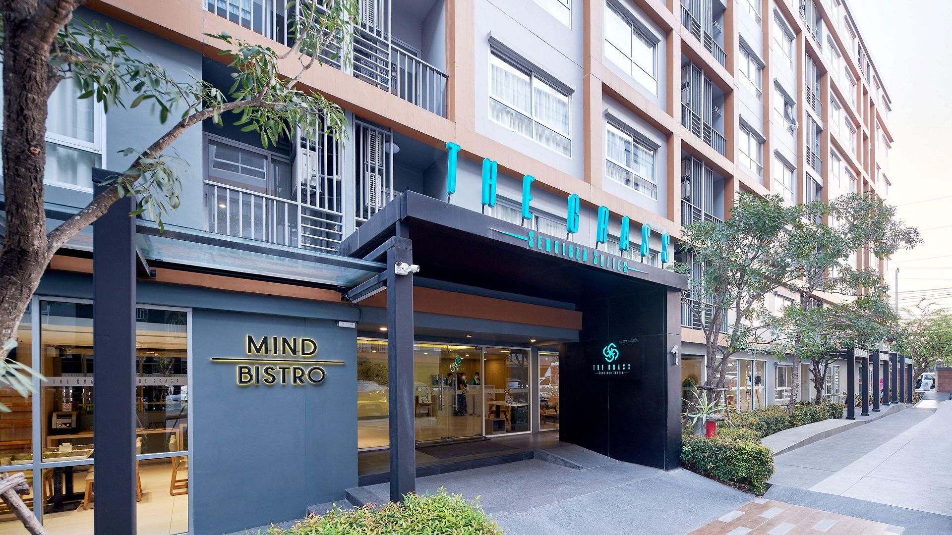 โรงแรม The Grass Serviced 4*