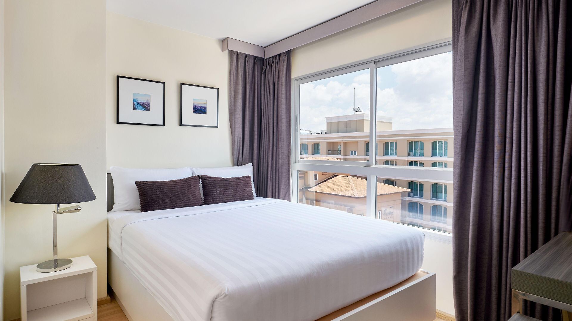 โรงแรม The Grass Serviced