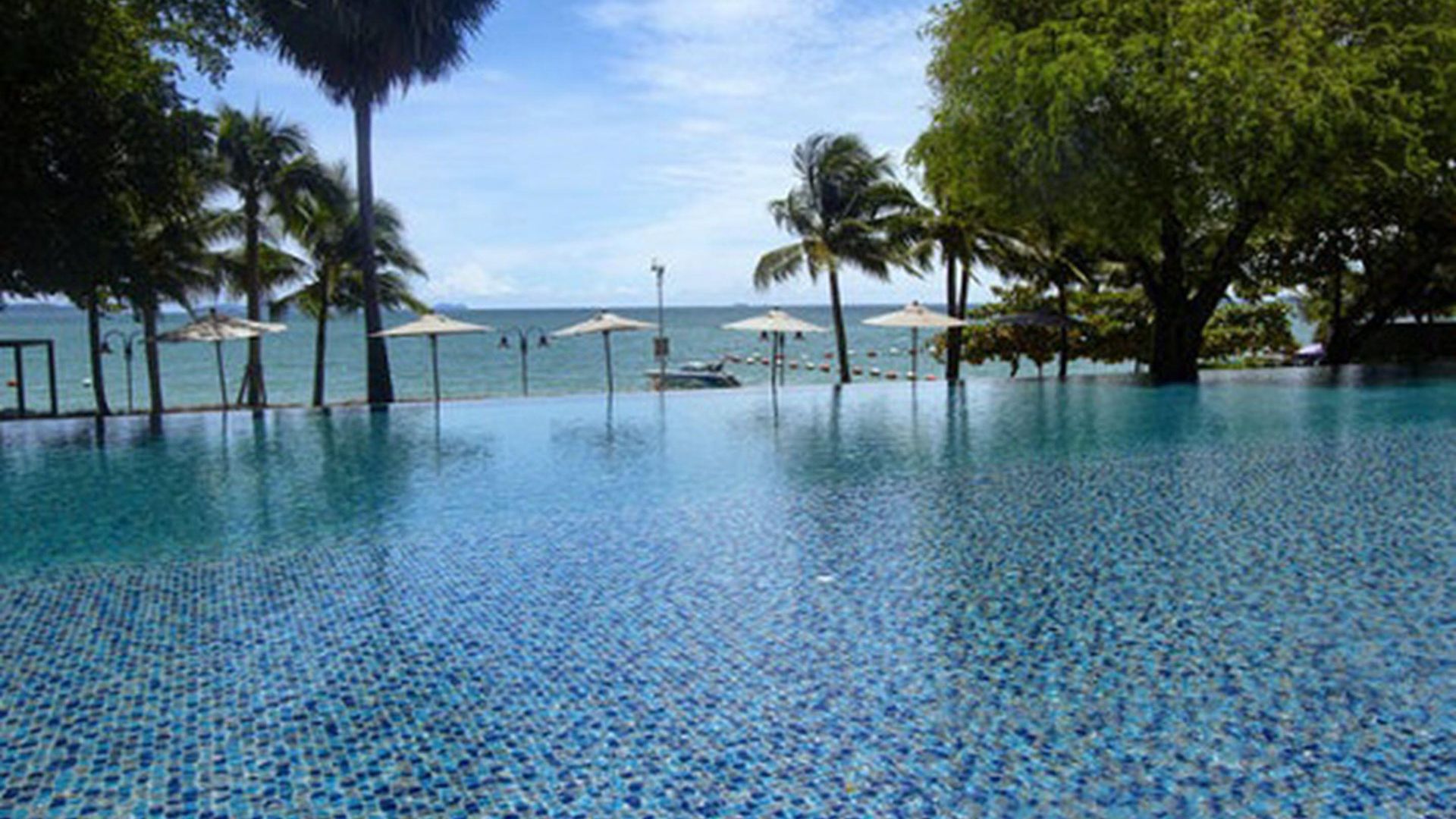 Northpoint Luxury Grandisvillas โรงแรม
