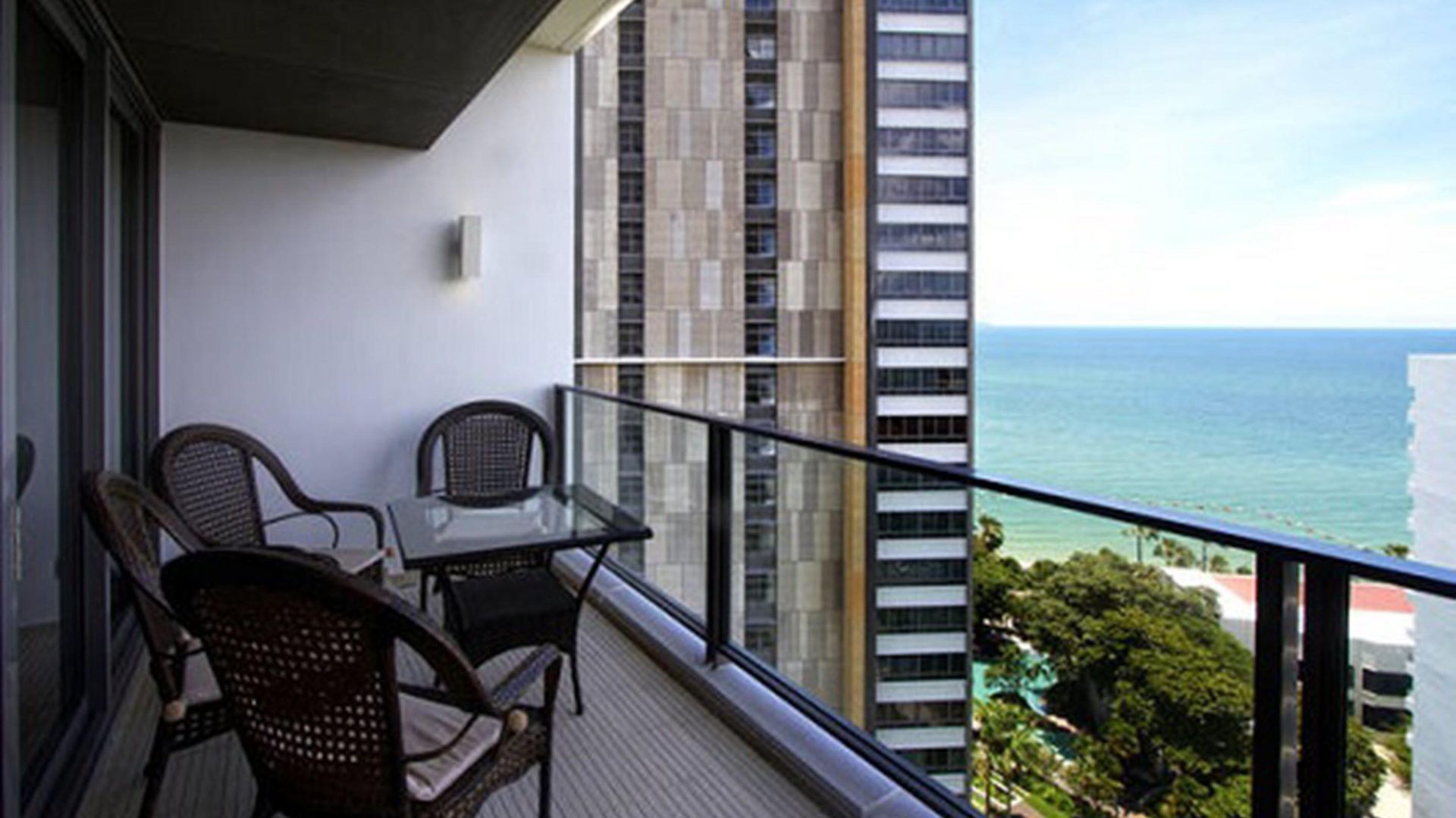 Northpoint Luxury Grandisvillas โรงแรม