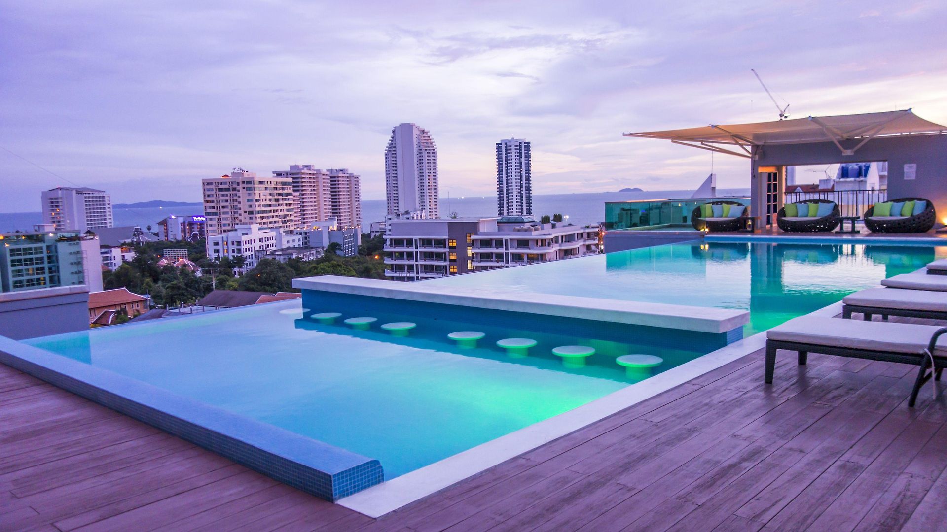 โรงแรม Unique Regency
