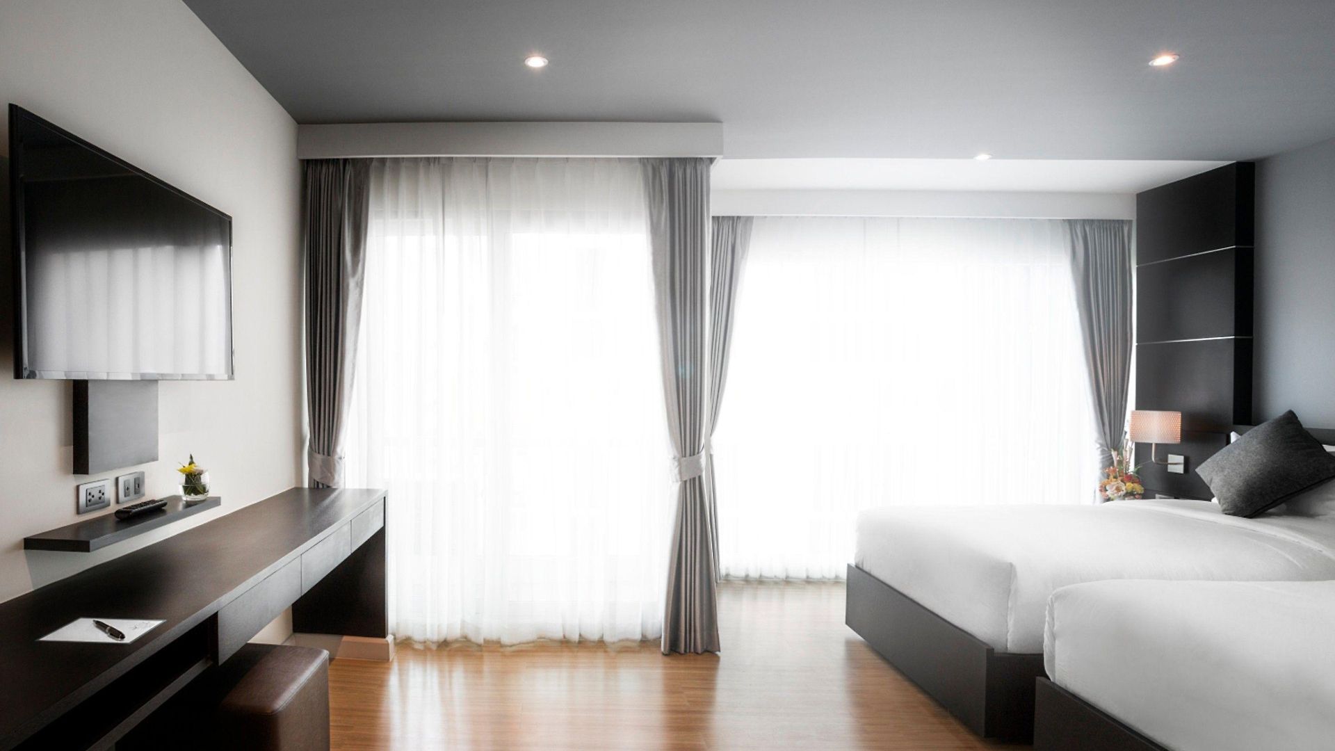 โรงแรม Unique Regency
