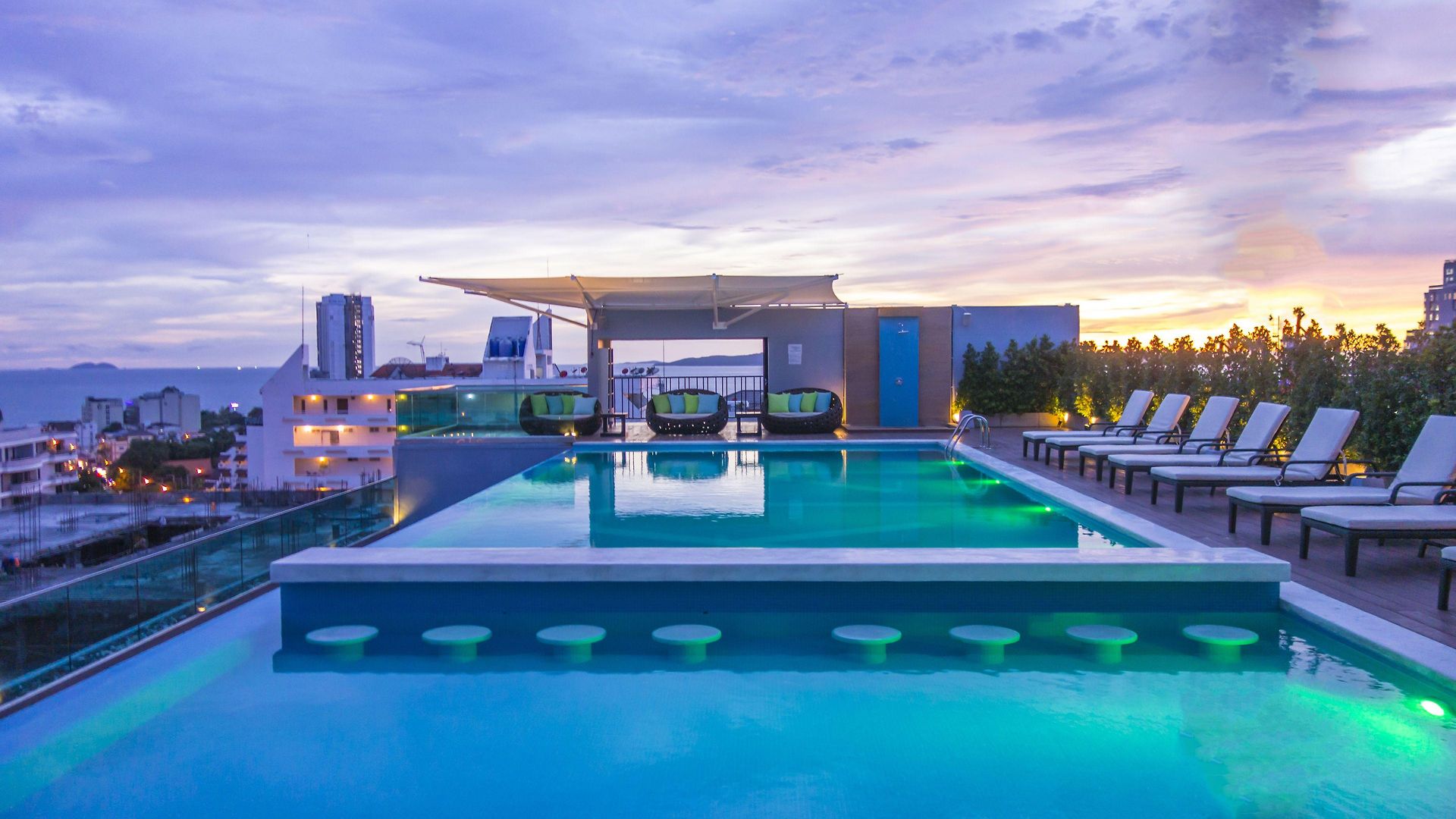 โรงแรม Unique Regency