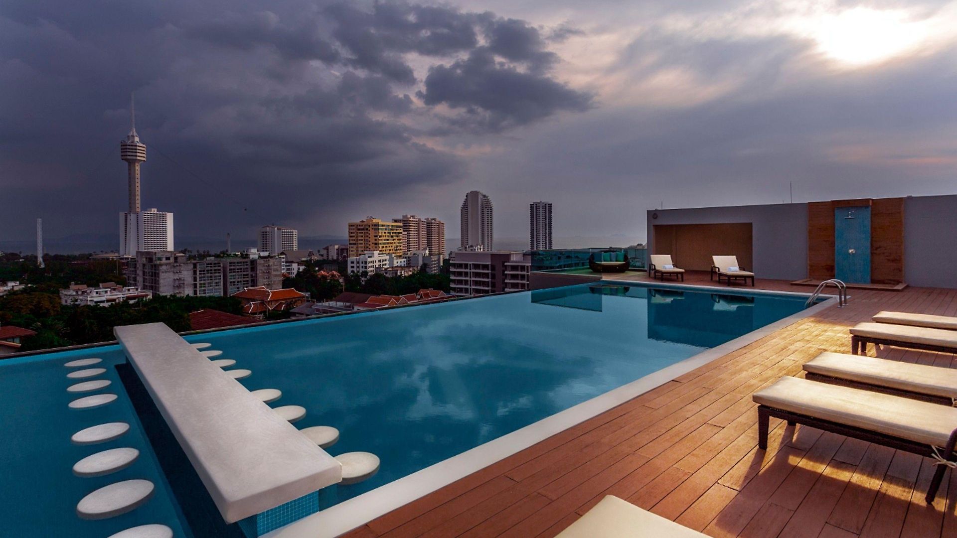 Unique Regency โรงแรม