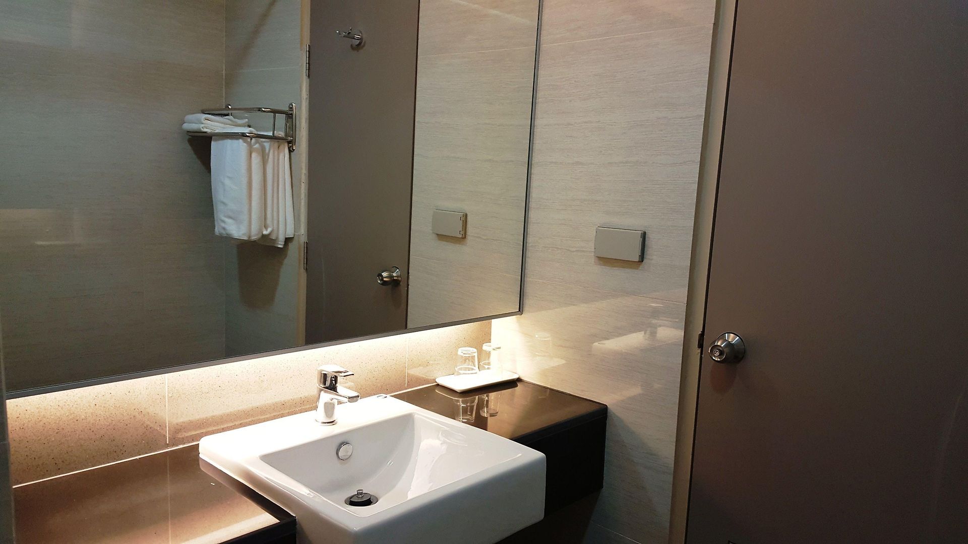 โรงแรม เพลิน เพลซ เรสซิเดนซ์ Pattaya