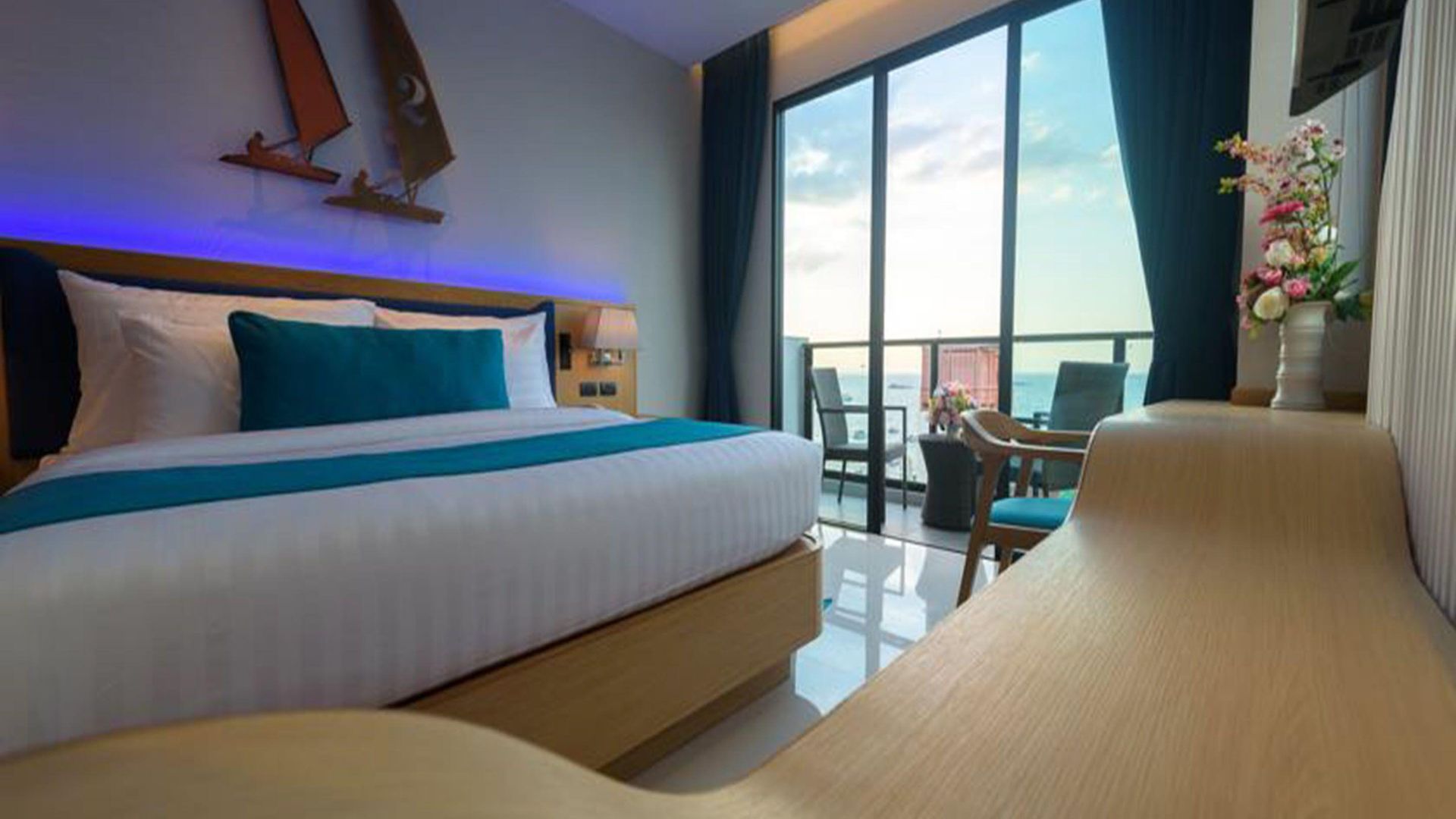 Deep Blue Z10 โรงแรม Pattaya