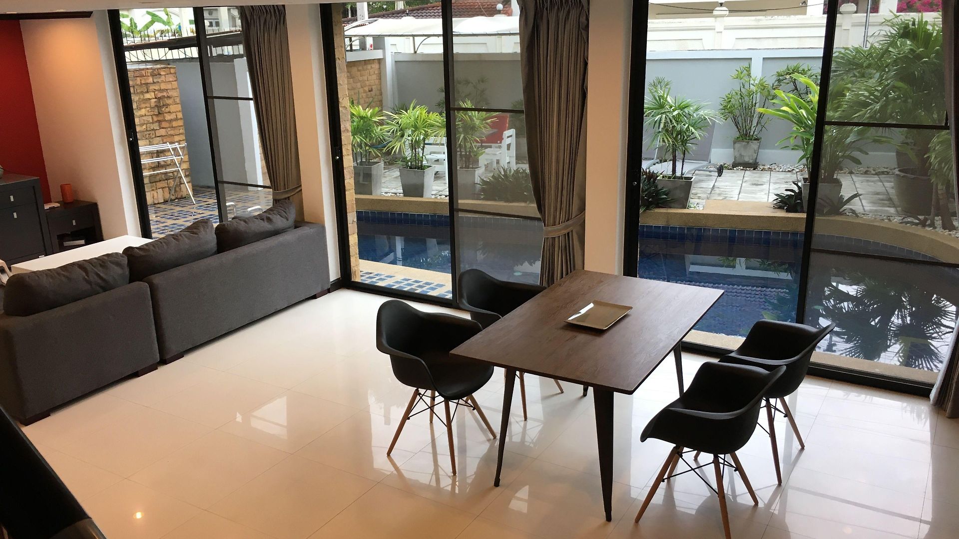 4poolvillas Pattaya