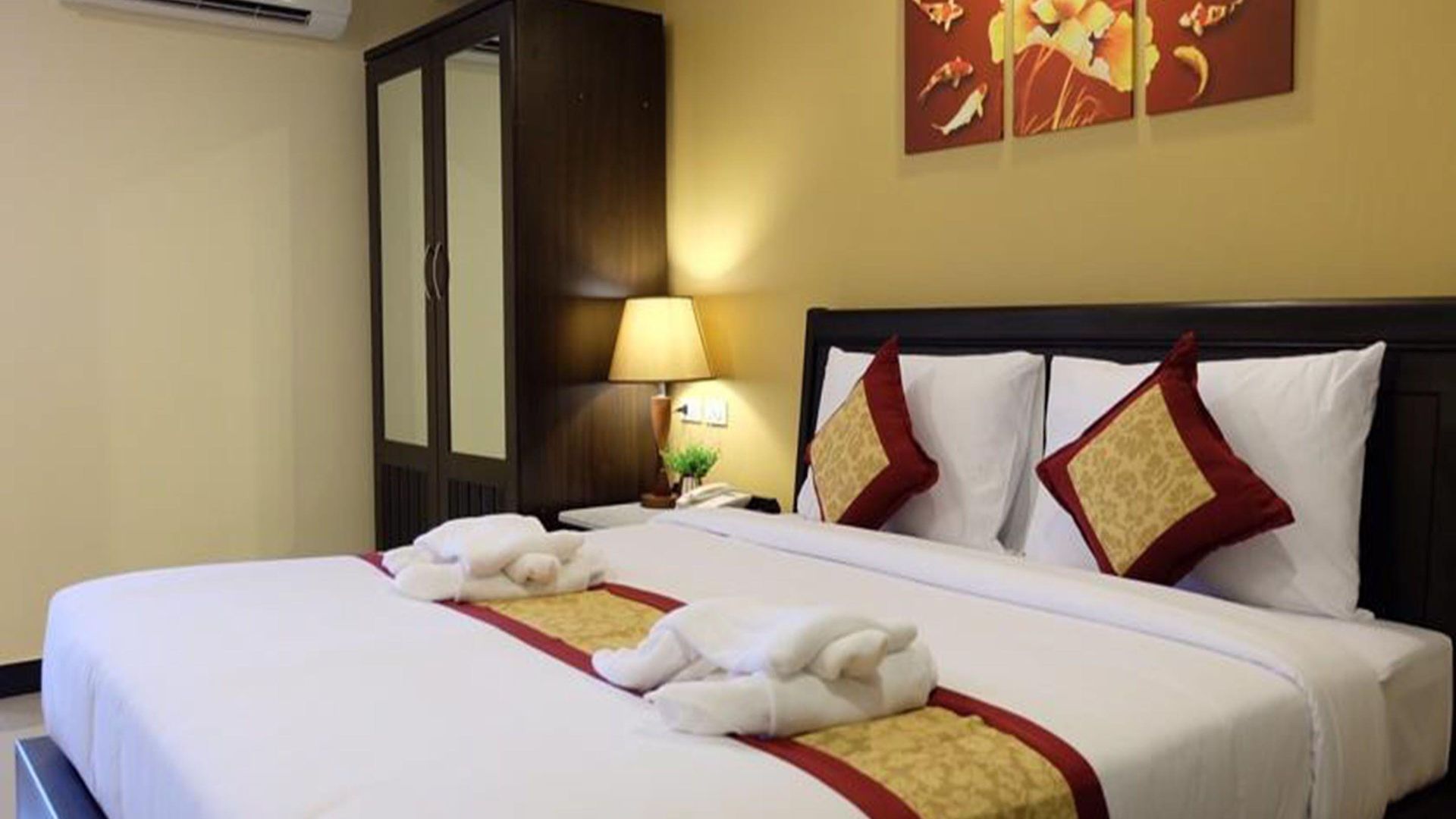 โรงแรม The Grand Day Night