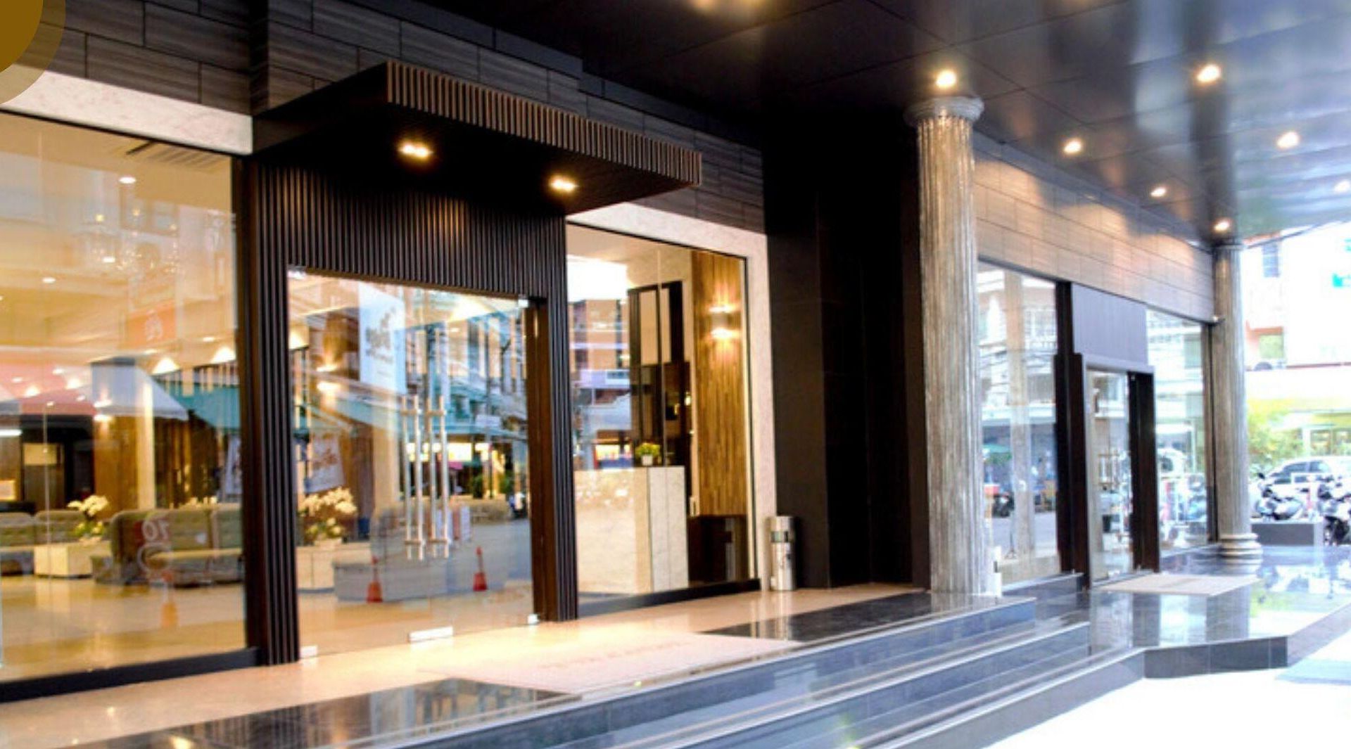 The Grand Day Night โรงแรม 3*