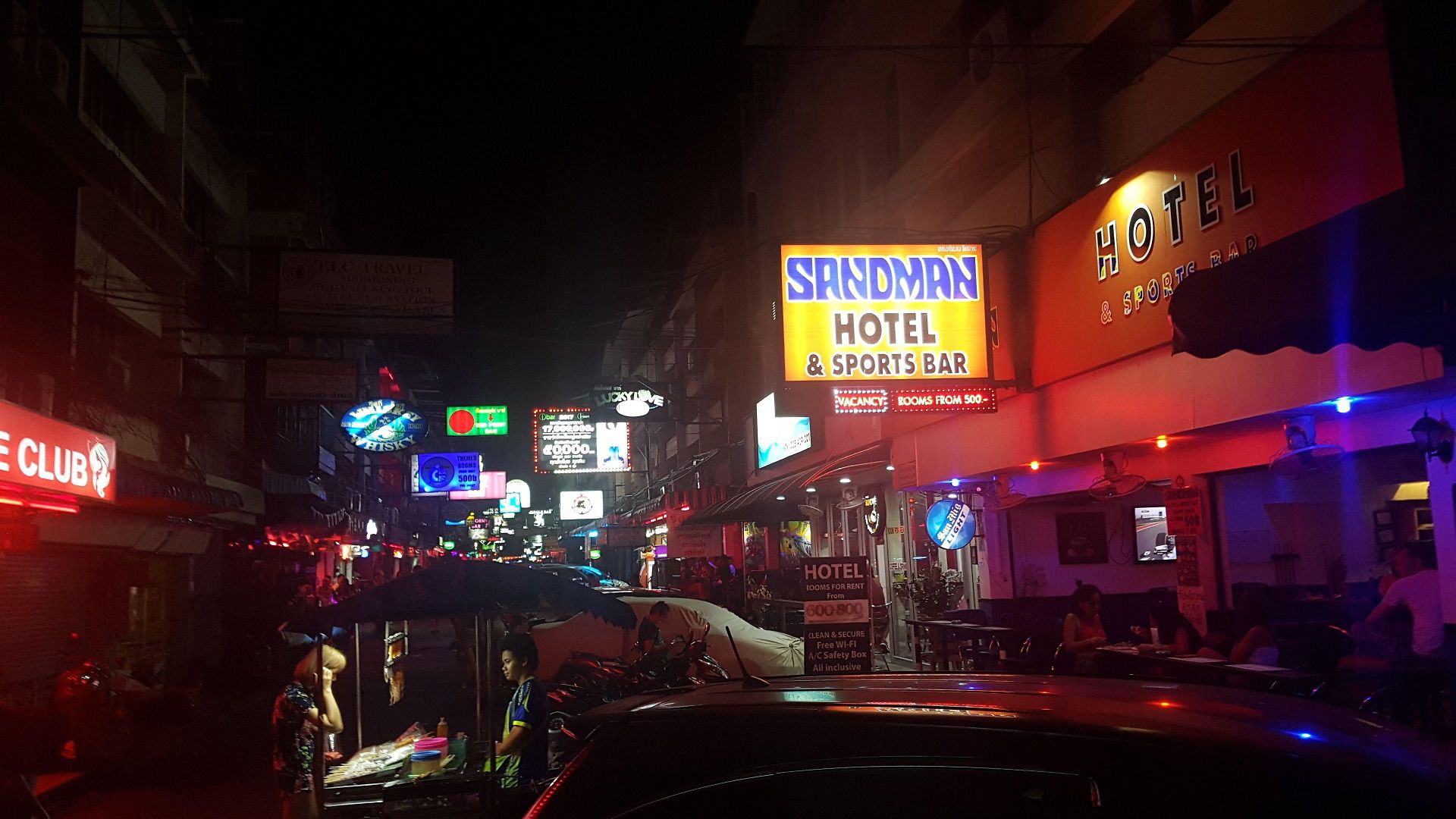 Sandman & Sports Bar โรงแรม Pattaya