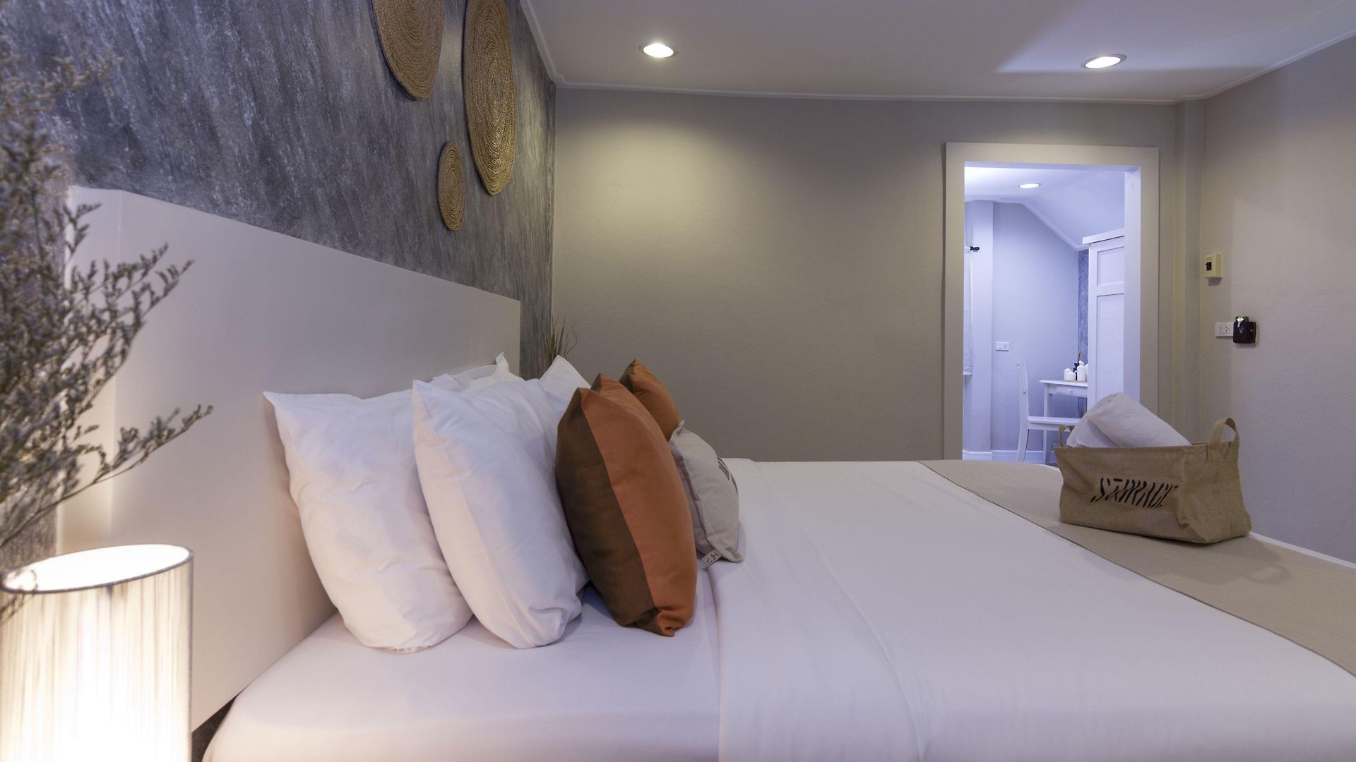 Let's Hyde & - Pool โรงแรม Pattaya