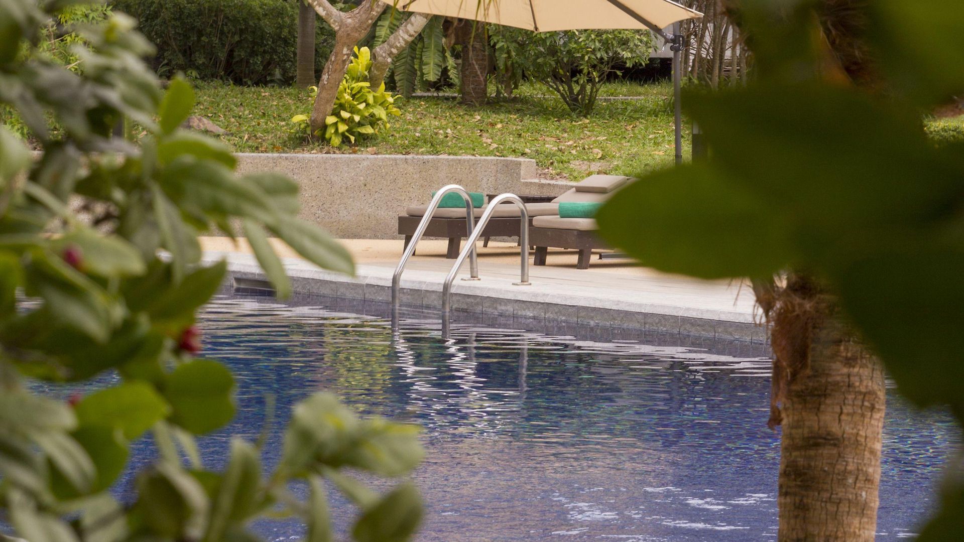 Let's Hyde & - Pool โรงแรม