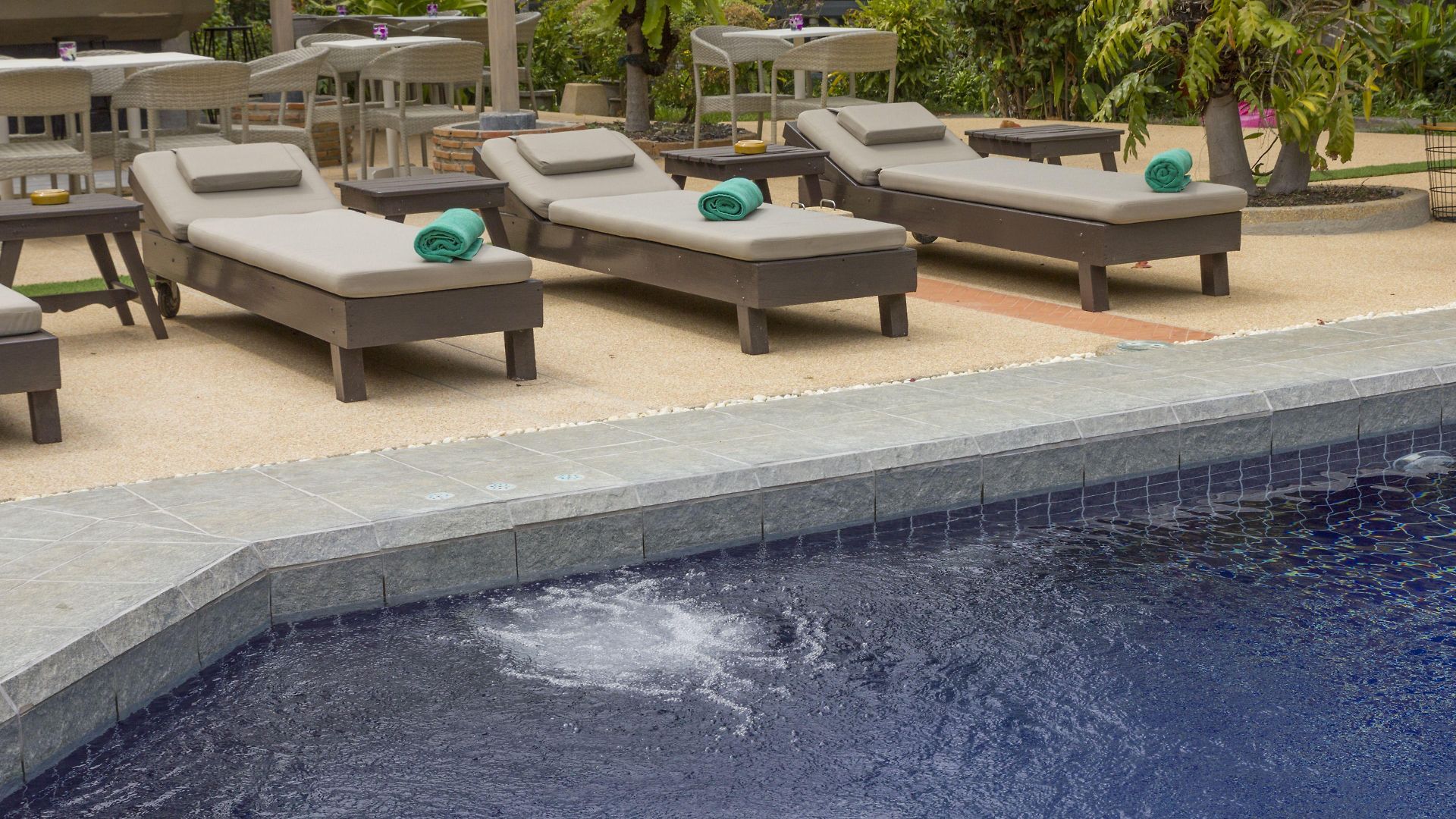 Let's Hyde & - Pool โรงแรม 4*