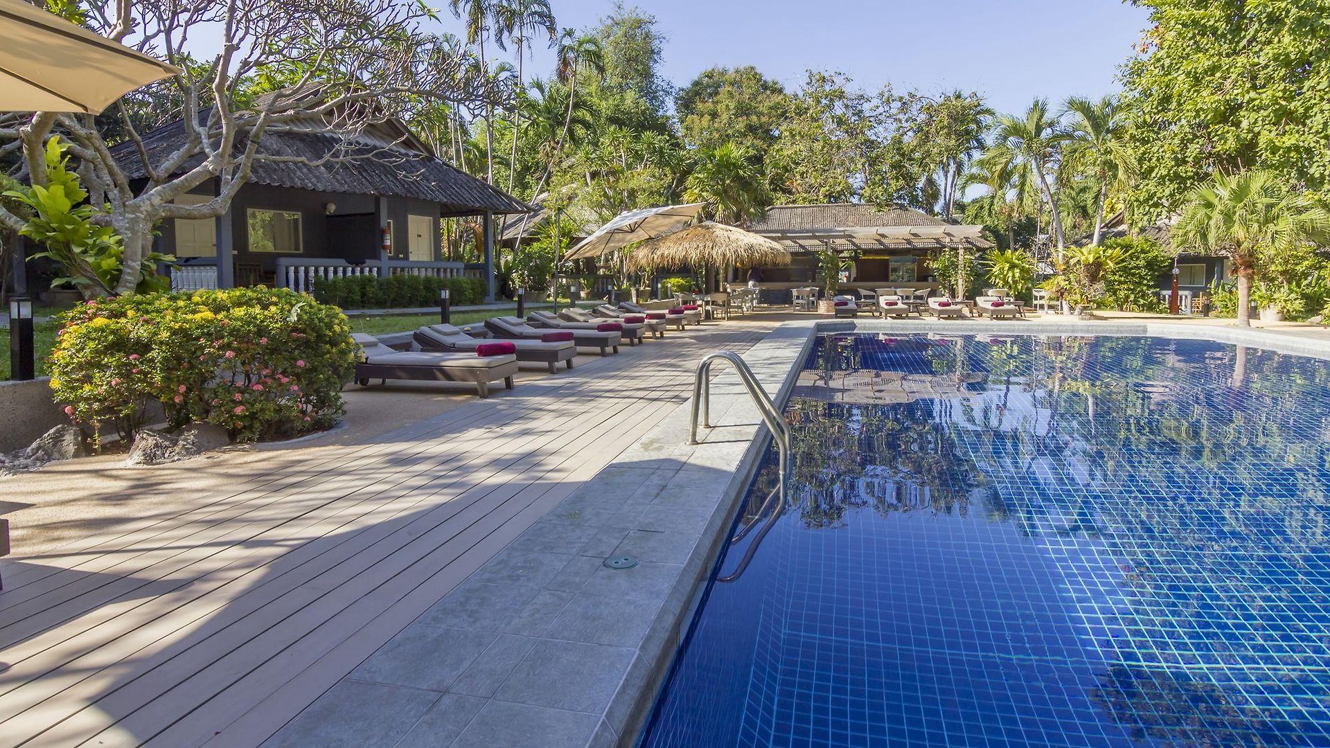Let's Hyde & - Pool โรงแรม