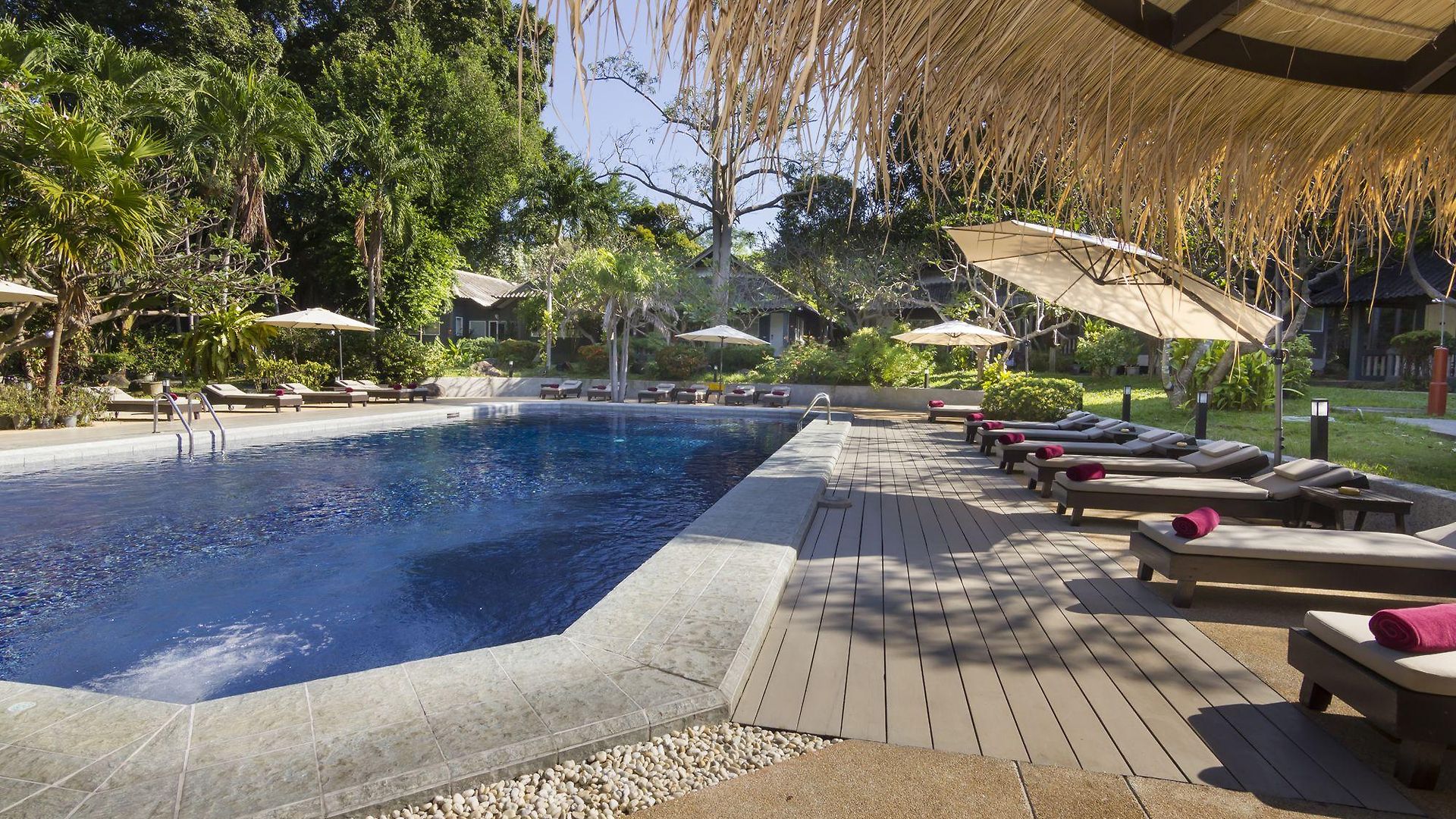 Let's Hyde & - Pool โรงแรม