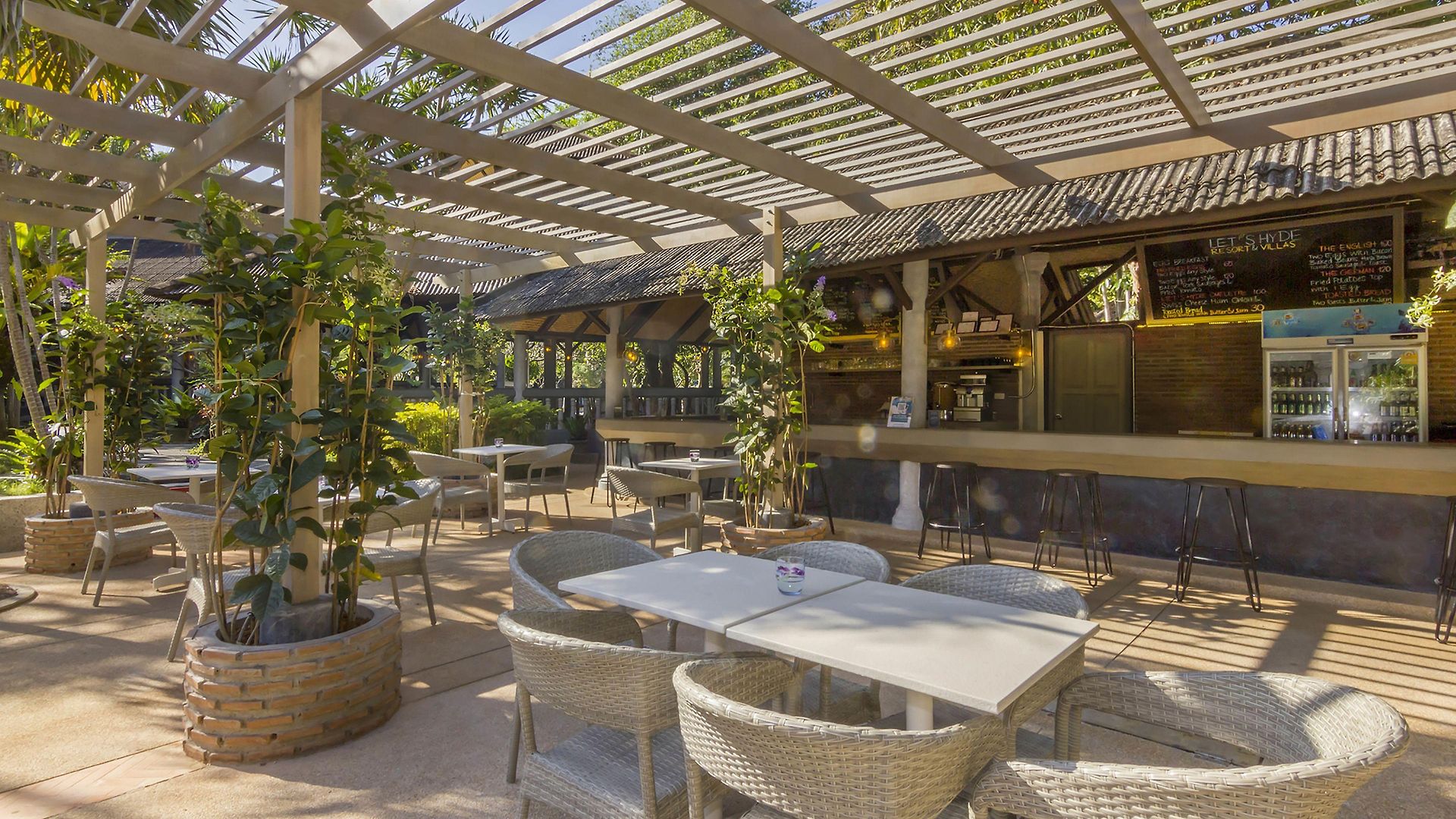 โรงแรม Let's Hyde & - Pool 4*