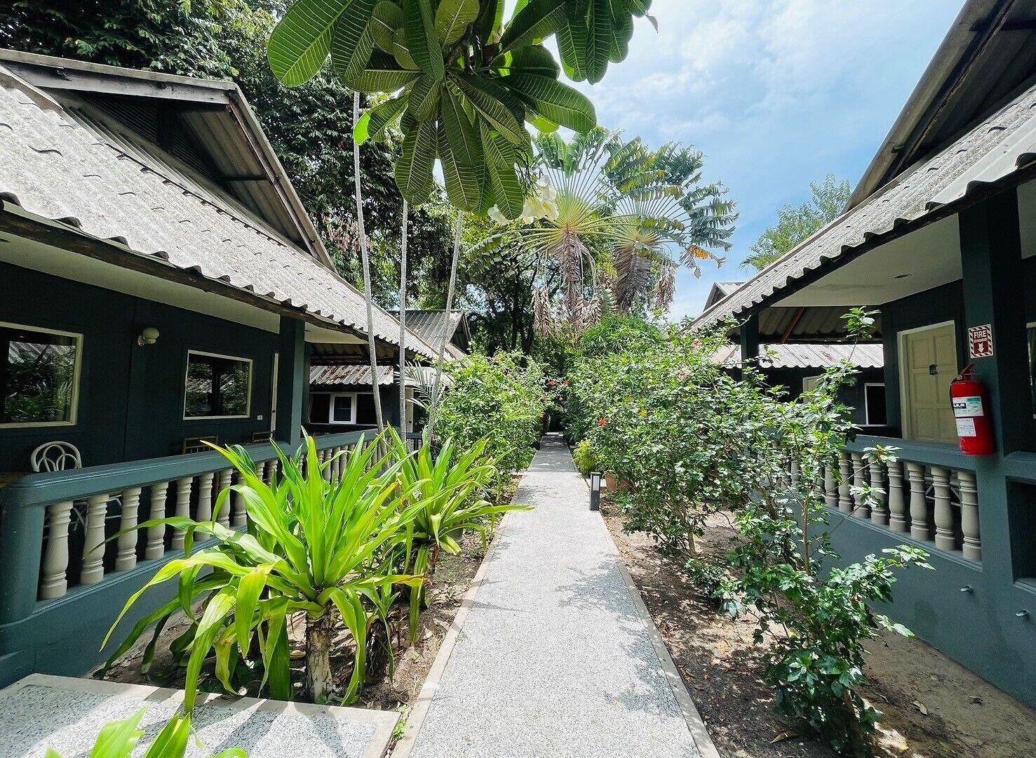 Let's Hyde & - Pool Pattaya