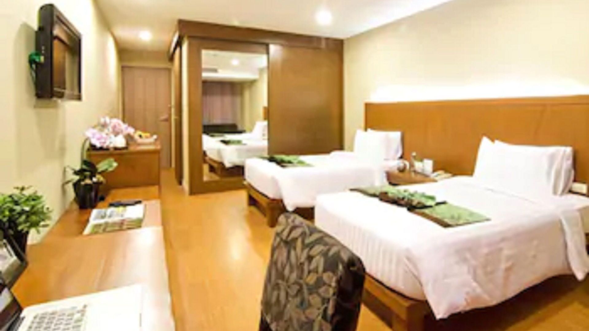 Hotel The 
