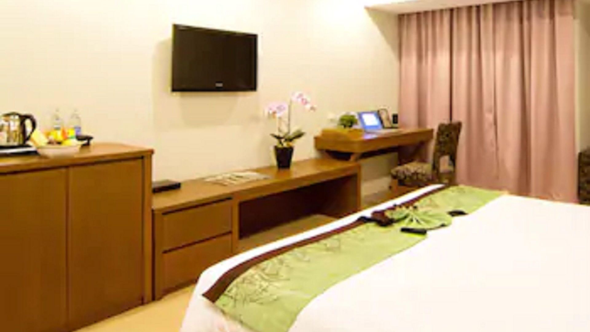 Hotel The 