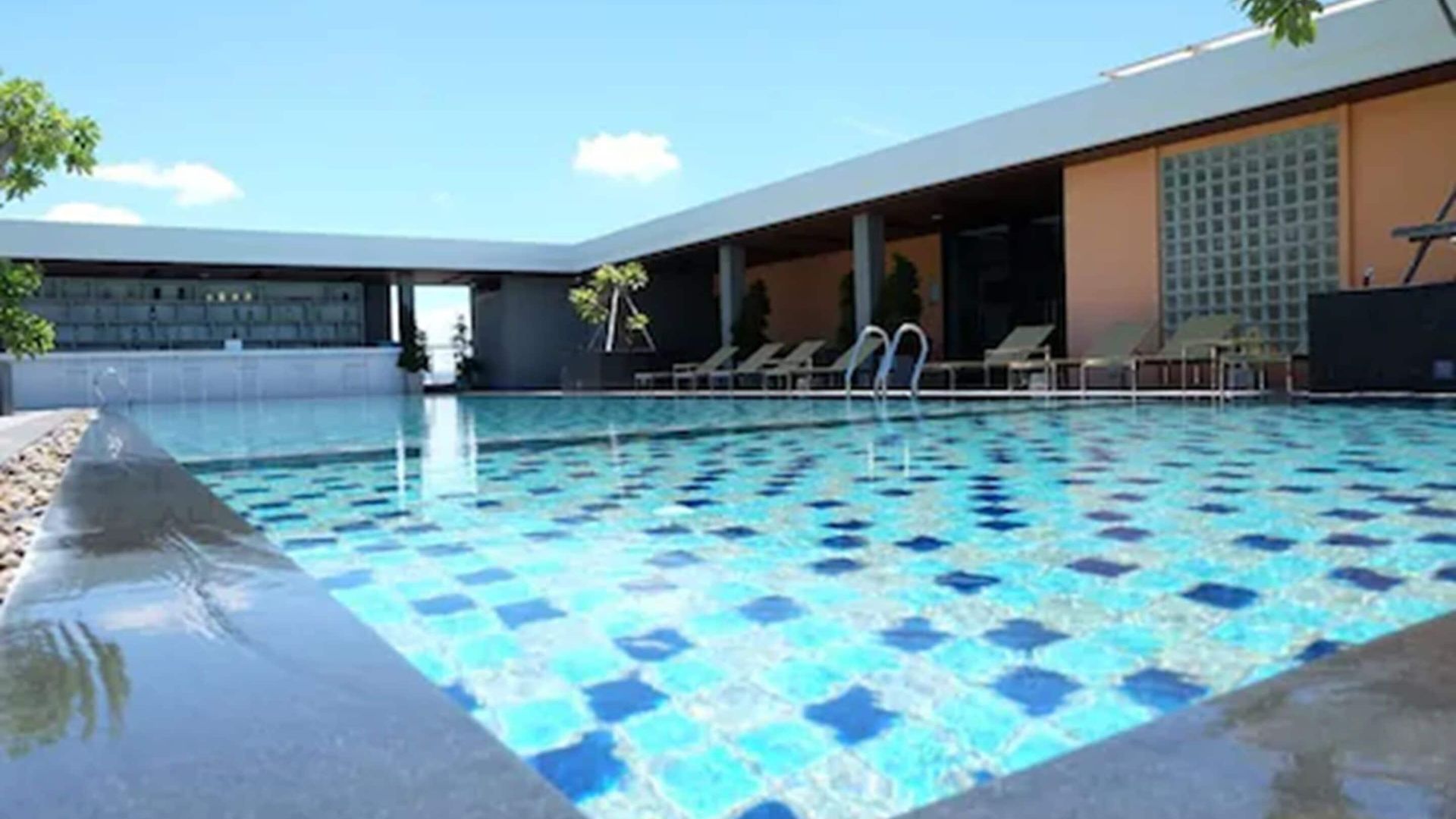 โรงแรม Season Five 4*