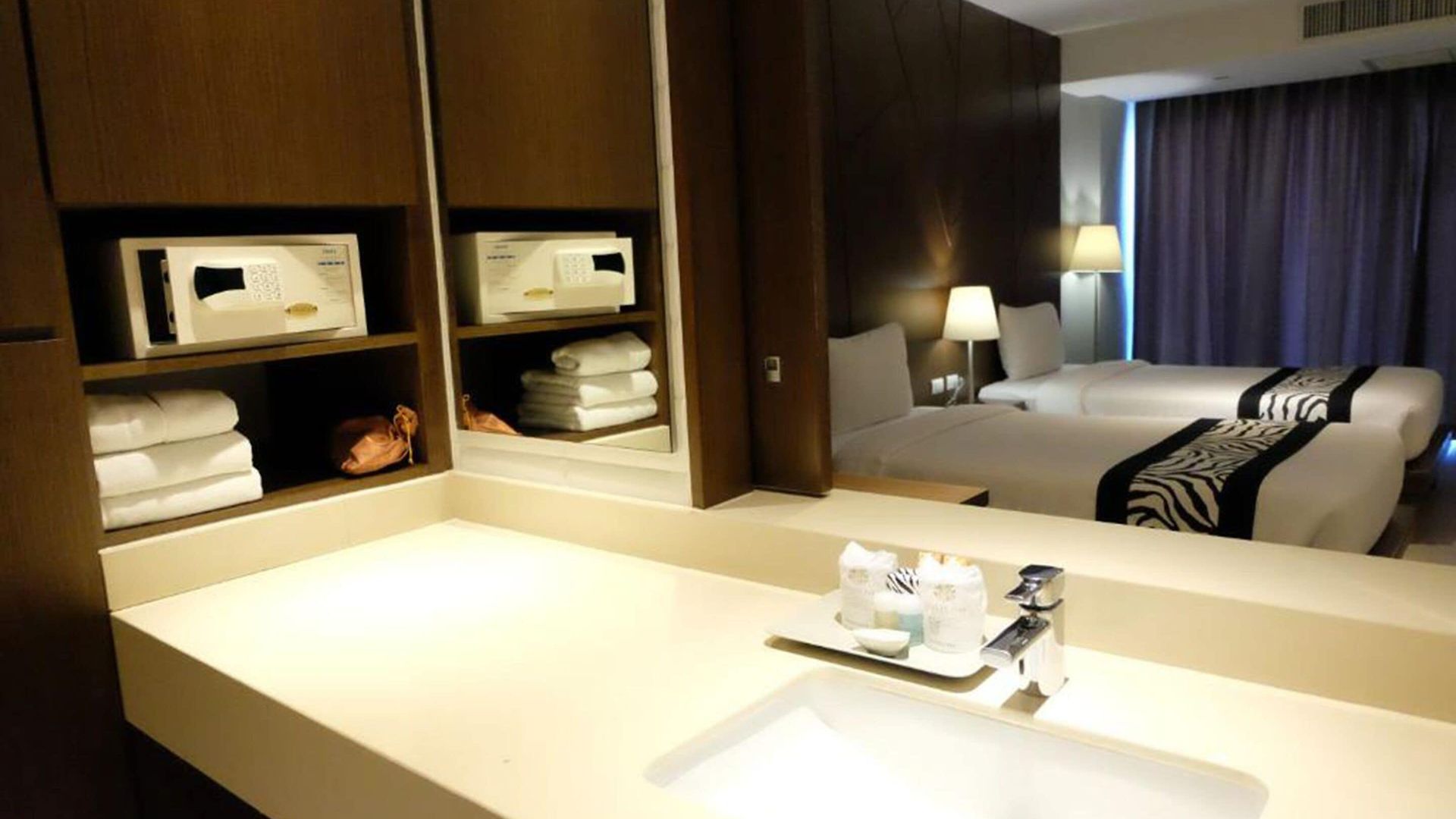 โรงแรม Season Five 4*