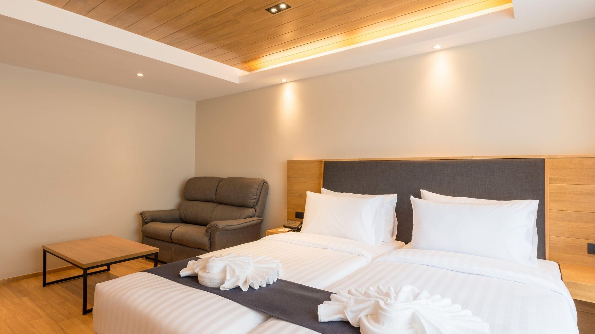 โรงแรม Asana & 3*
