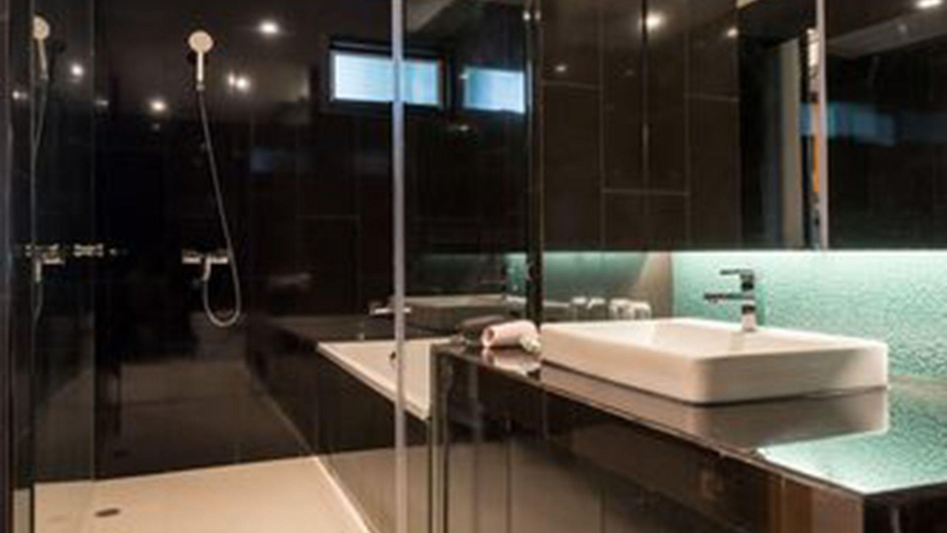 โรงแรม Asana & 3*