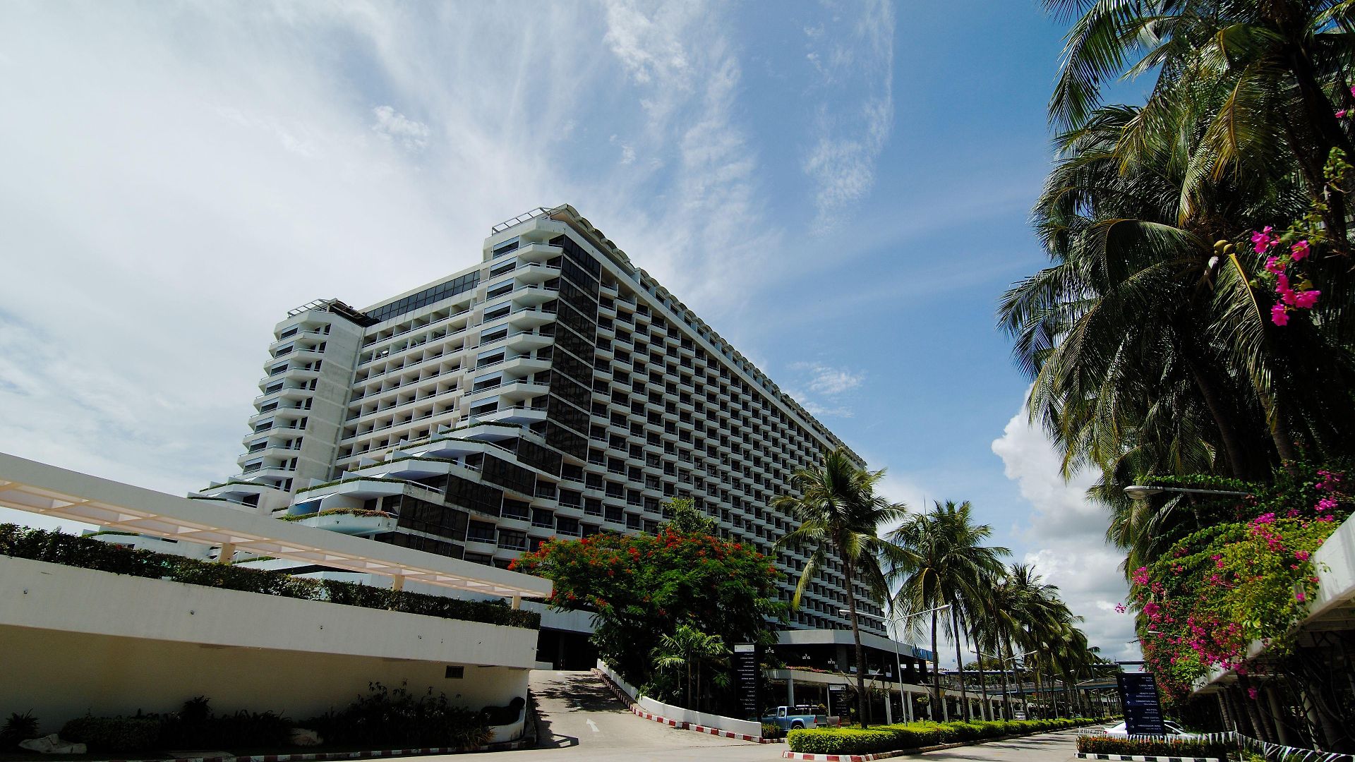 โรงแรม Ambassador Jomtien Wing 3*
