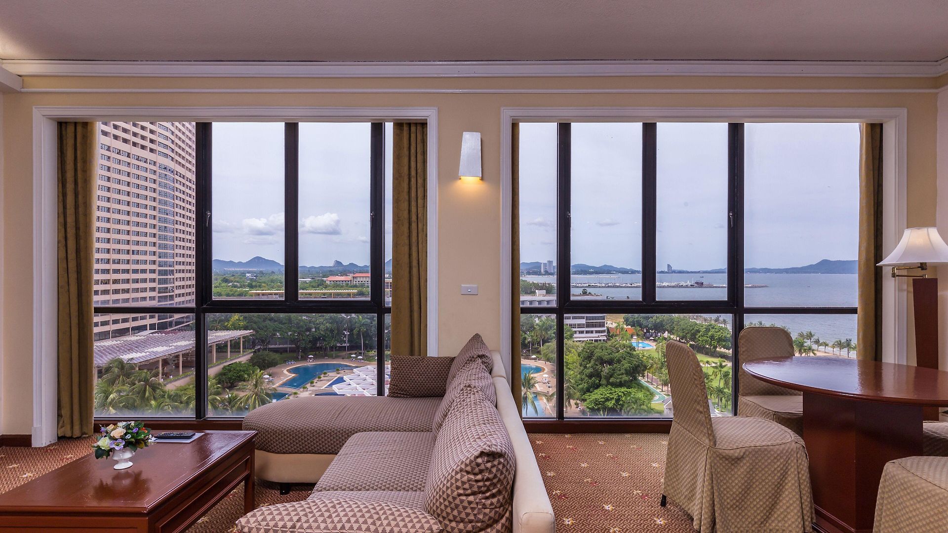 Ambassador Jomtien Wing โรงแรม 3*