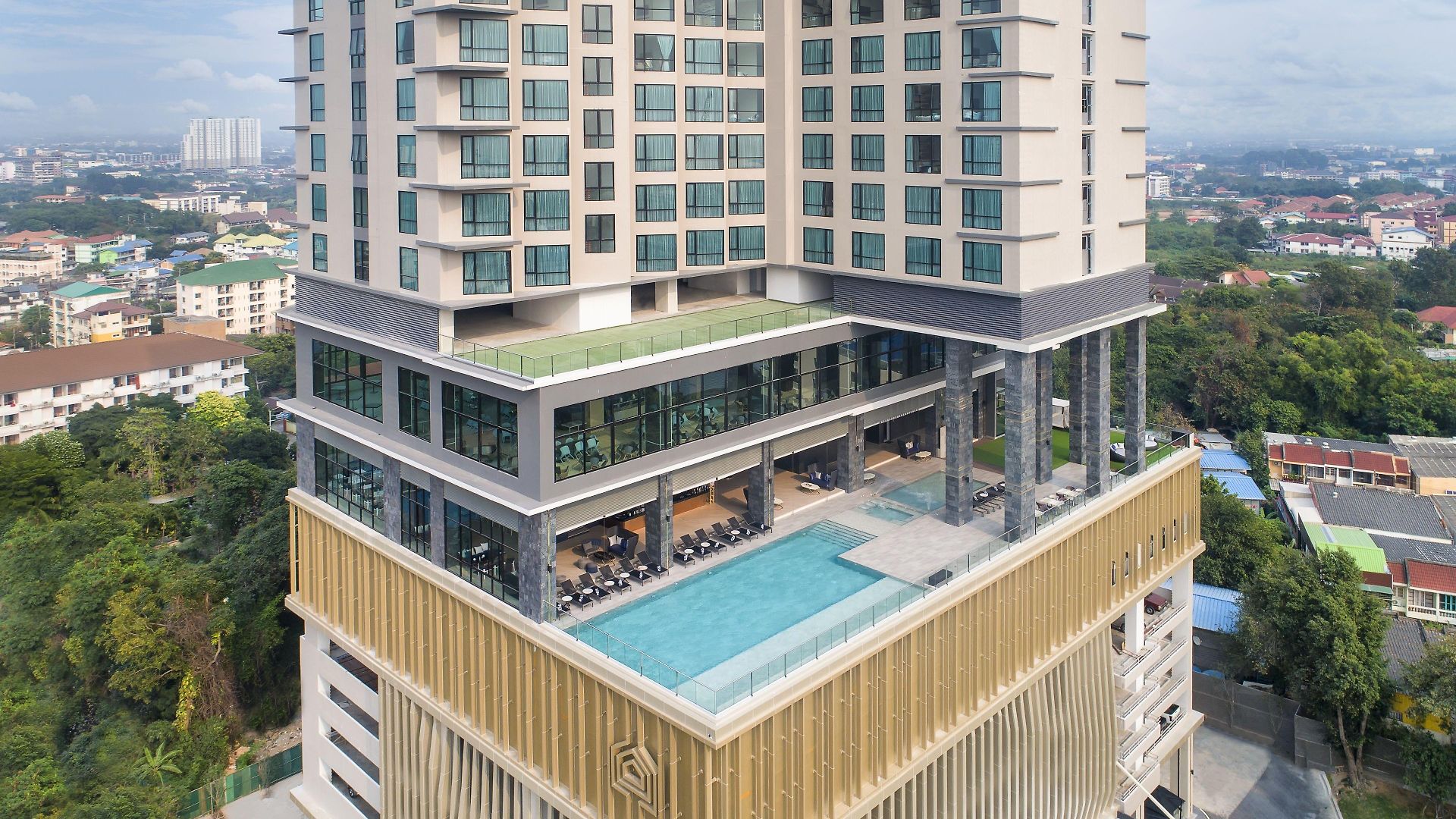 โรงแรม Brighton Grand & Convention 5*