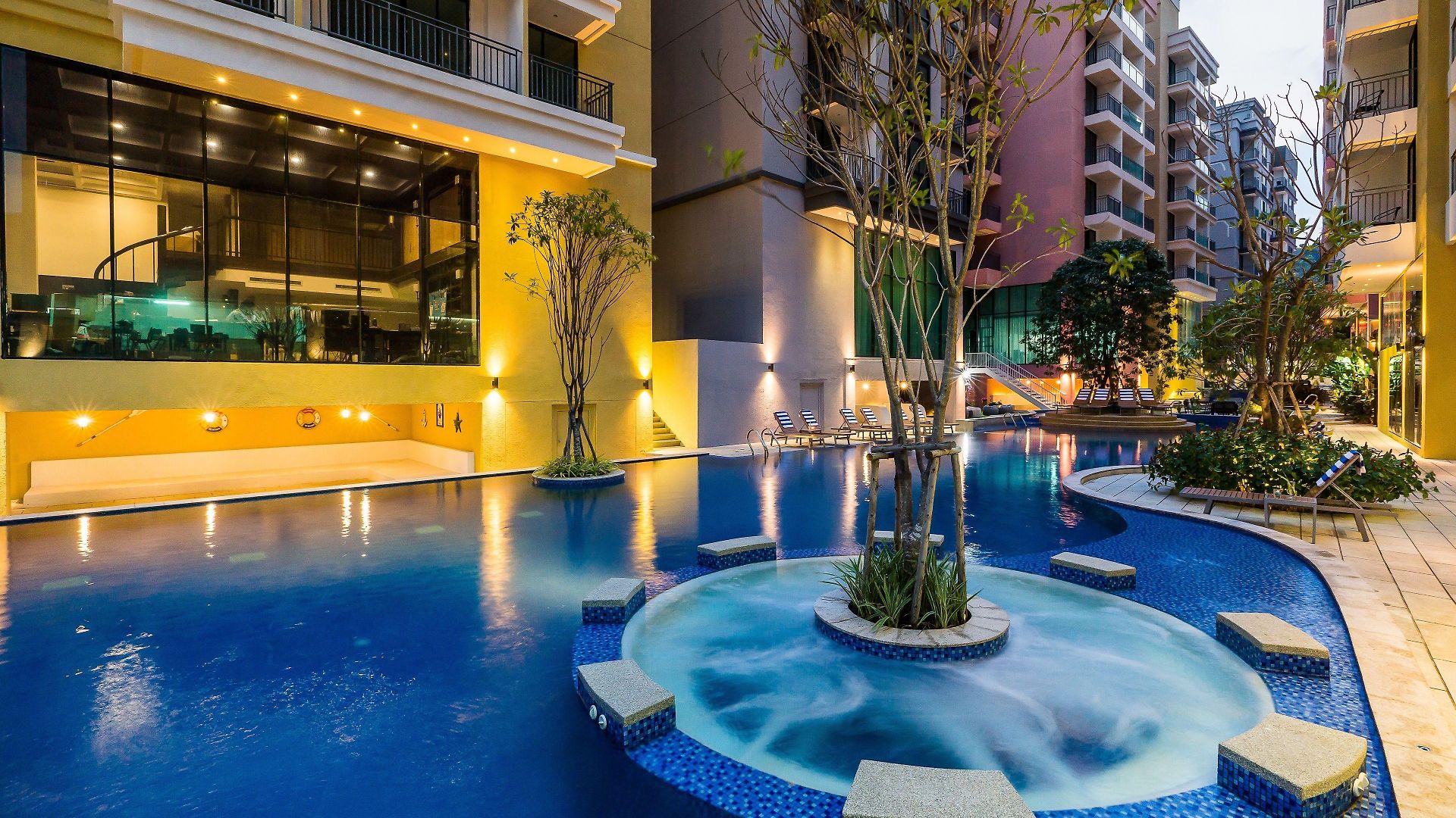 โรงแรม Citrus Grande By Compass Hospitality 5*
