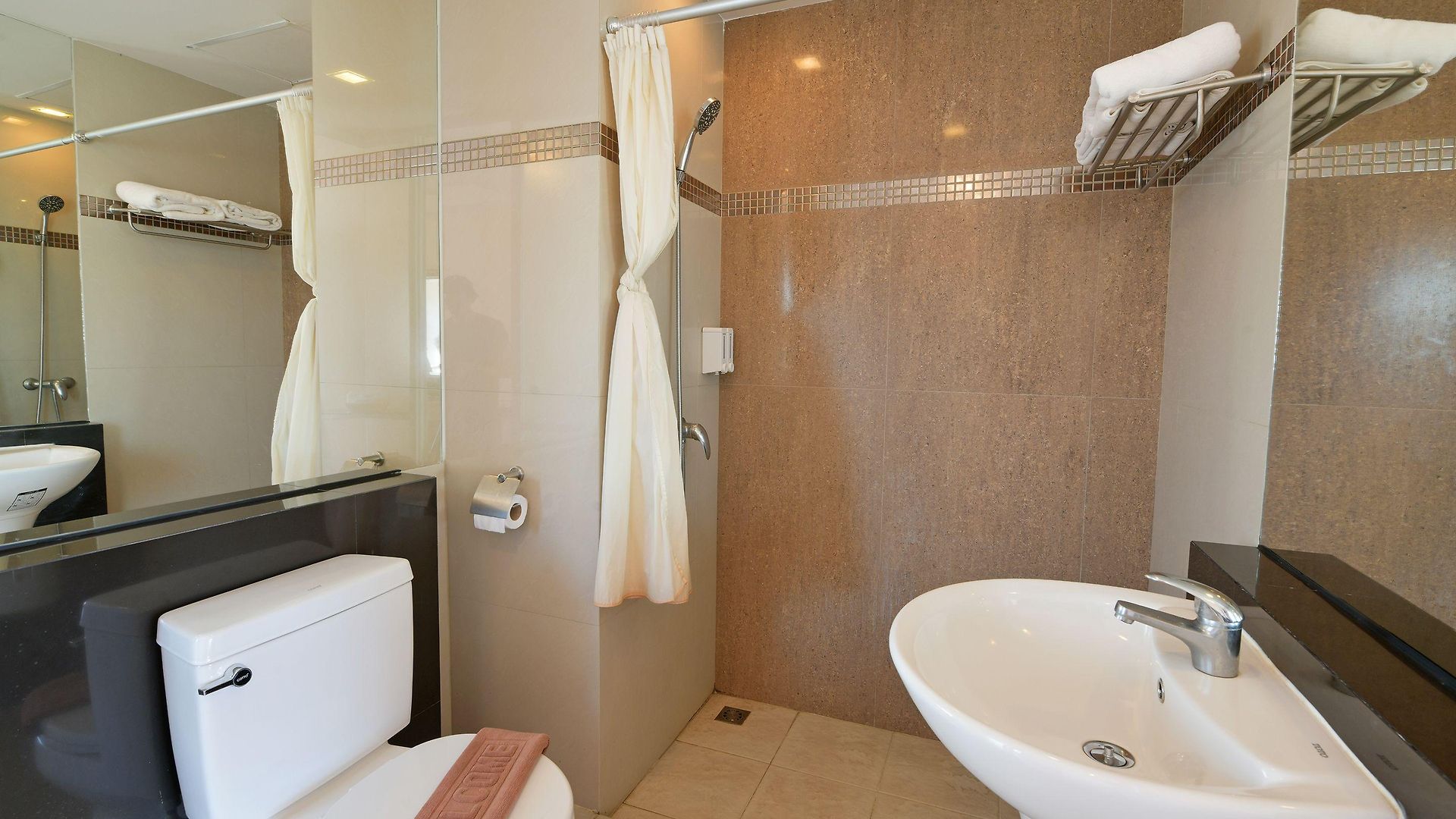 Oyo 109 Ozone Prime 4*