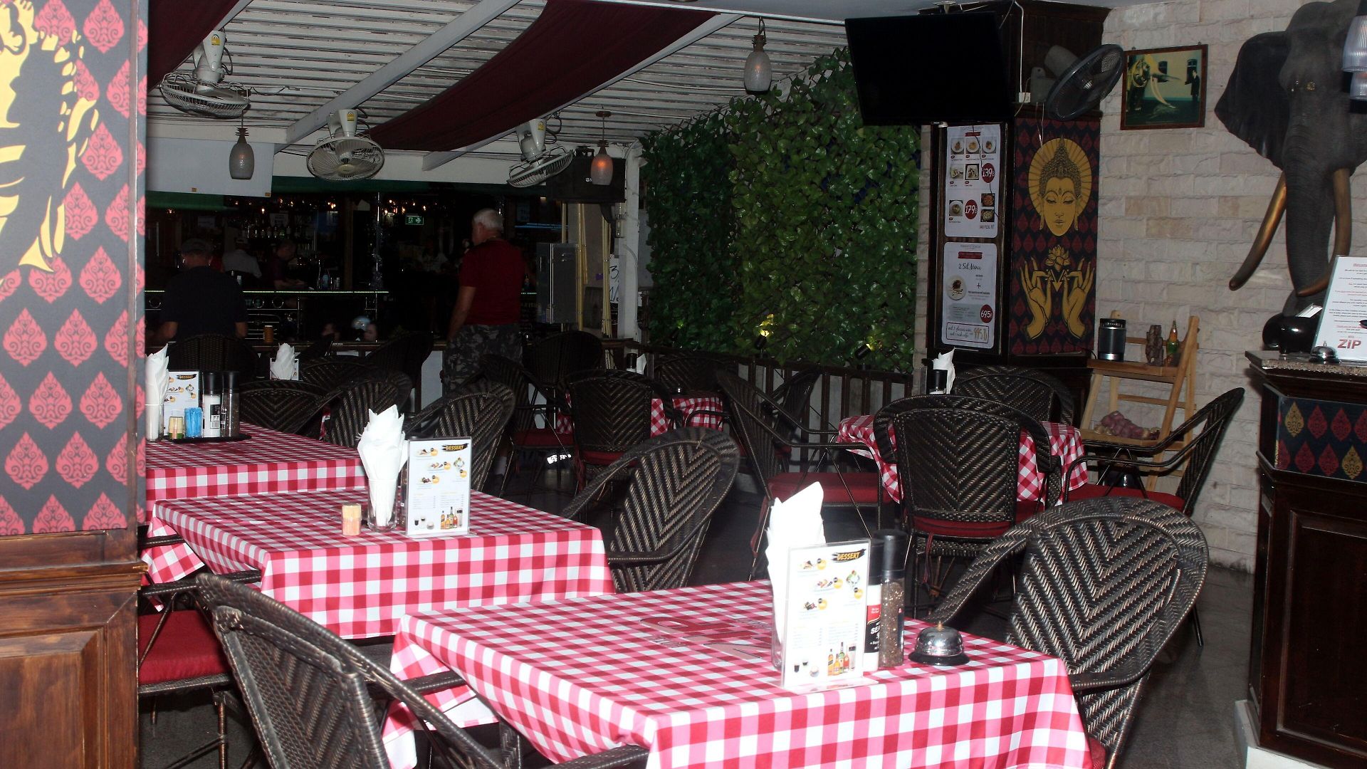 Zip & Restaurant โรงแรม