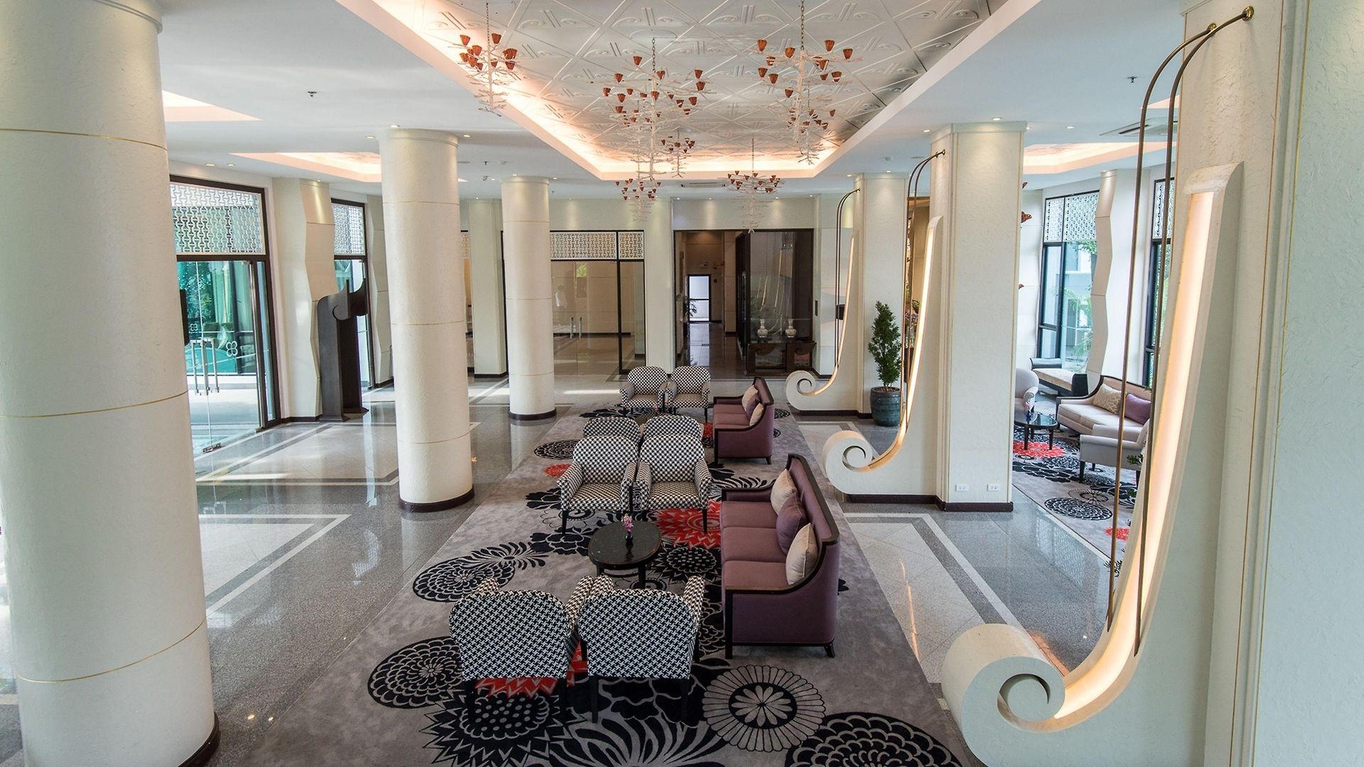 โรงแรม Bay Jomtien 5*