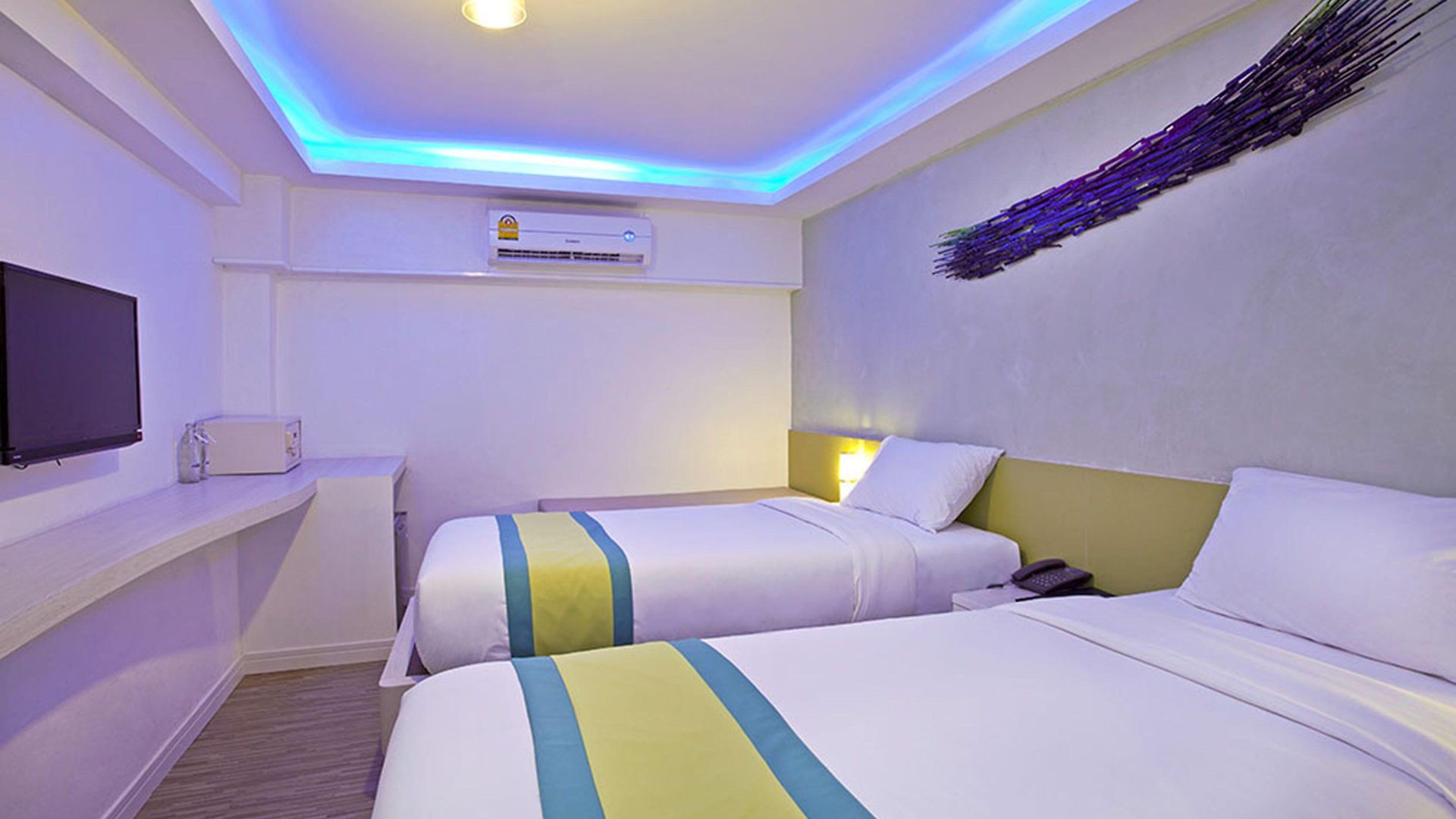 Hotel Holidays 2*