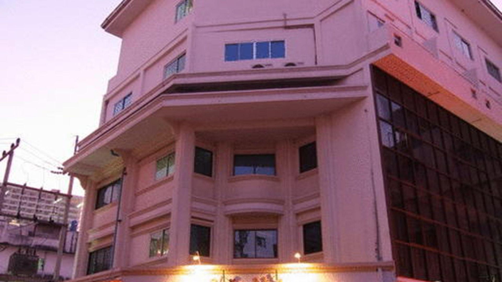โรงแรม Eastiny Bella Vista