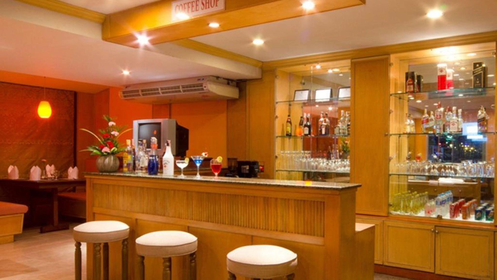 โรงแรม Eastiny Bella Vista 2*